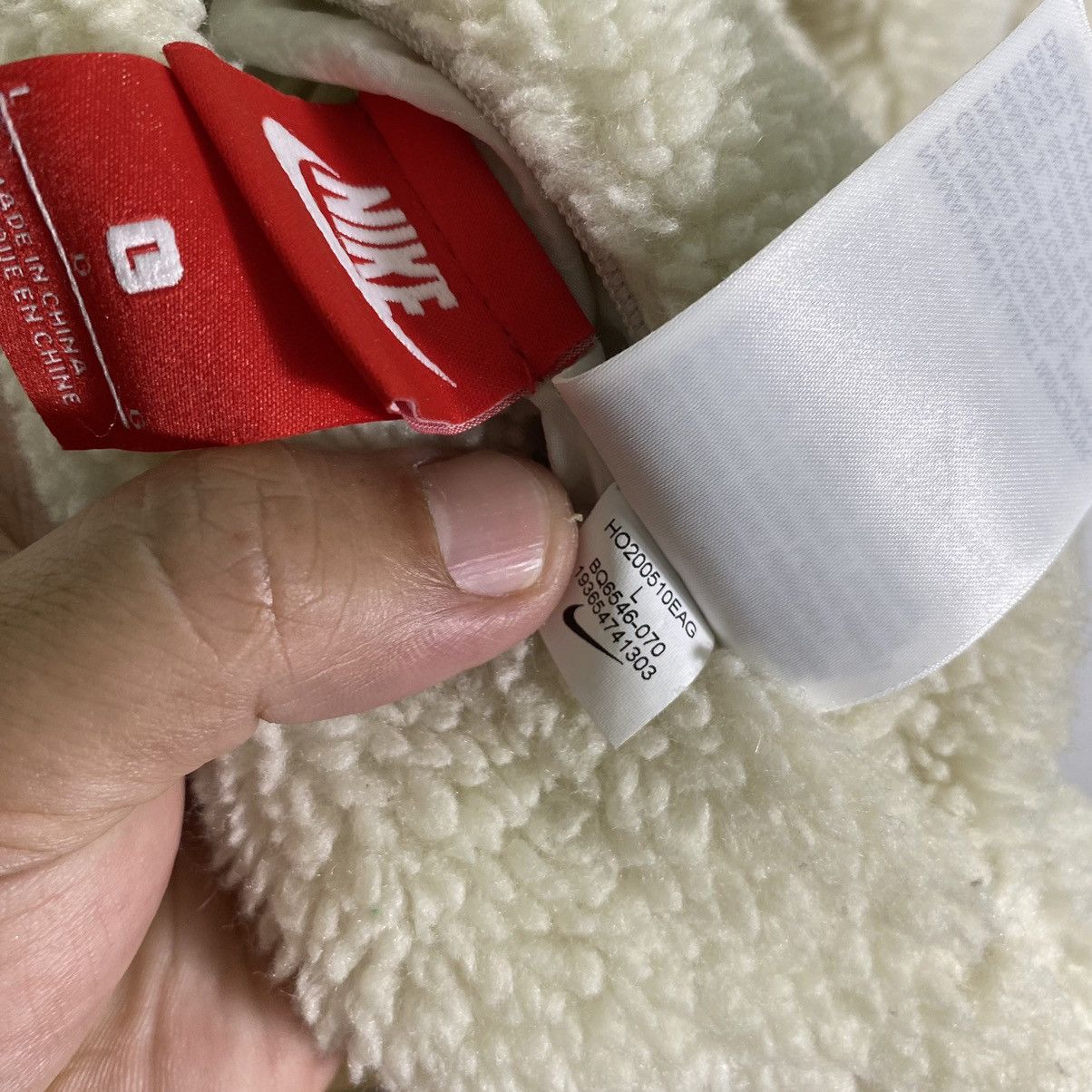 Nike Nike Fleece Big Swoosh Reversible Boa Jacket Zipper L Size Size US L / EU 52-54 / 3 - 13 Thumbnail