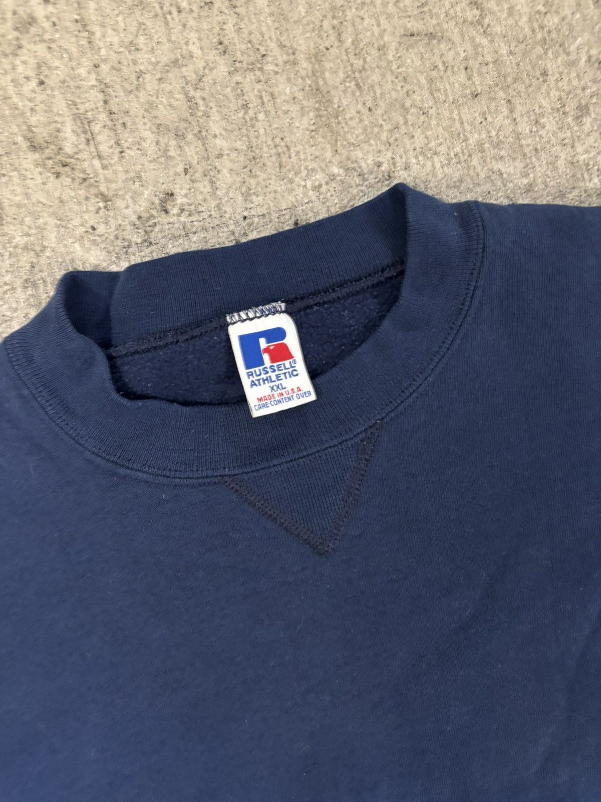 Russell Athletic × Vintage Navy Blank Russell athletic crewneck sweatshirt Size US XL / EU 56 / 4 - 4 Thumbnail