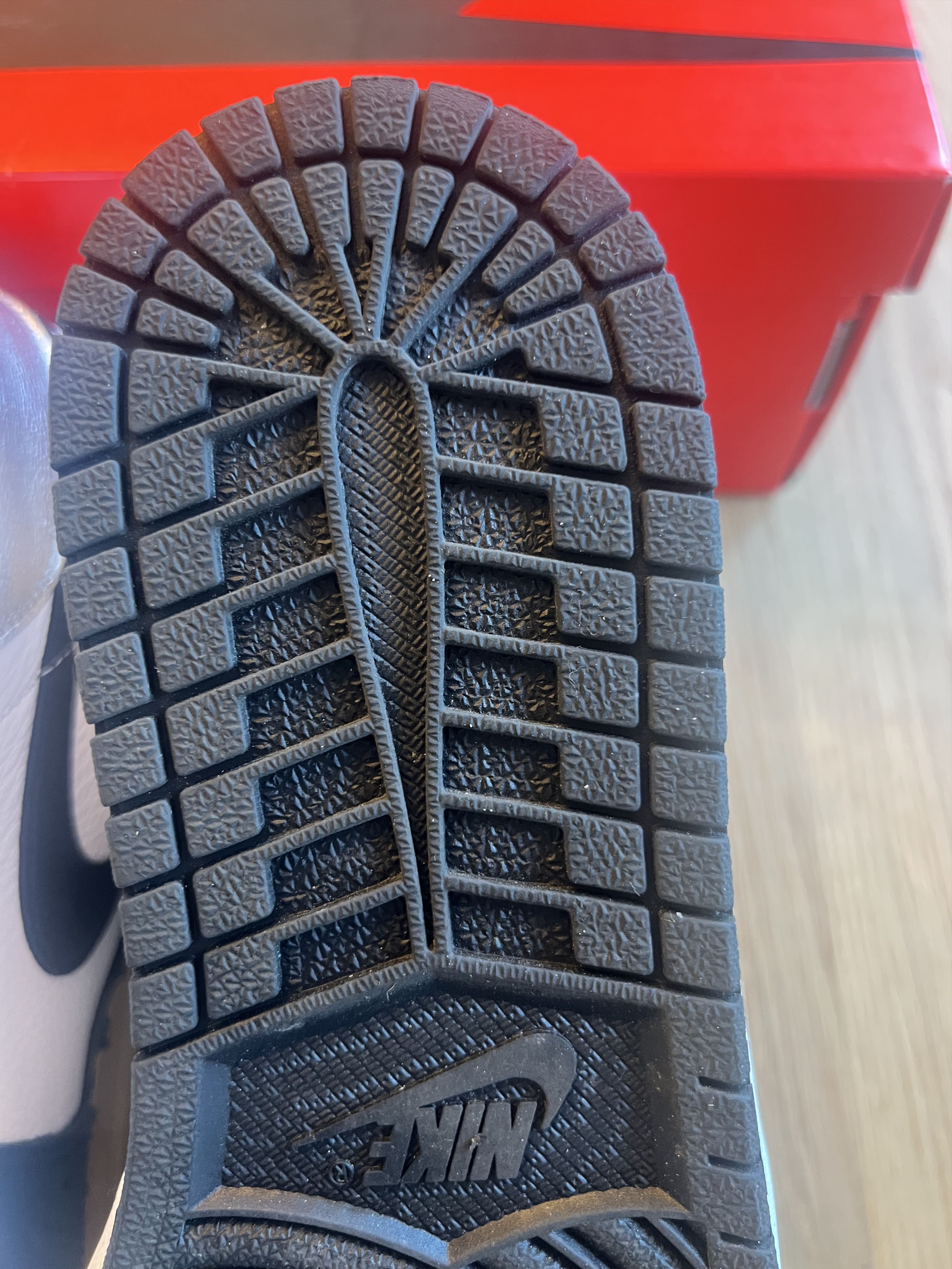 Nike Jordan 1 - Silver Toe Size US 10 / EU 43 - 7 Thumbnail