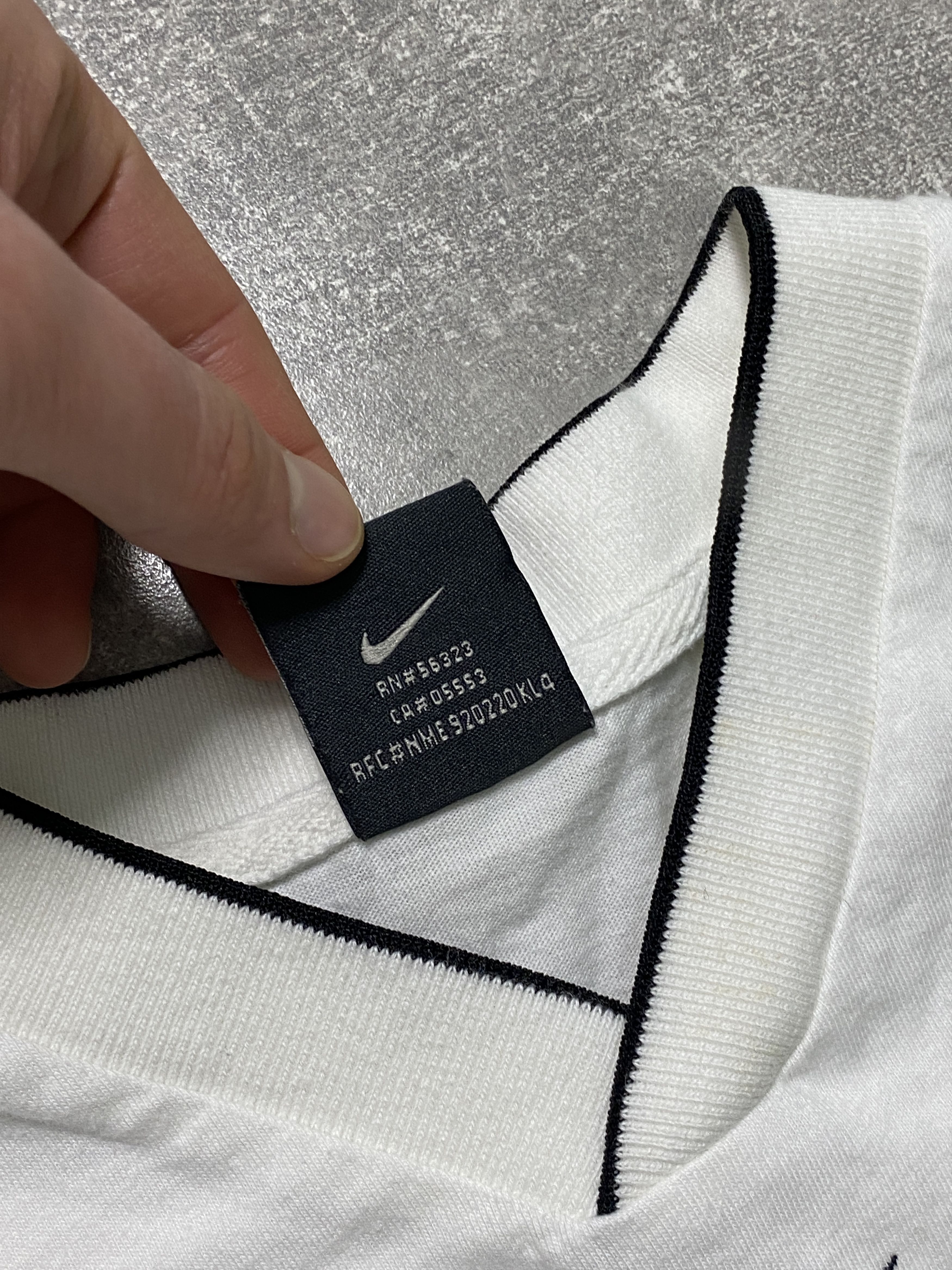 Nike Vintage Y2K Nike V neck center swoosh Tee Size US M / EU 48-50 / 2 - 5 Thumbnail