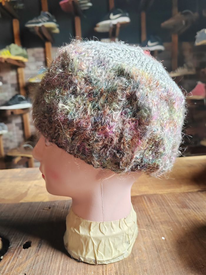 Japanese Brand Vintage Crochet Knitted Handmade Multicolour Beanie Snowcap Size ONE SIZE - 4 Thumbnail
