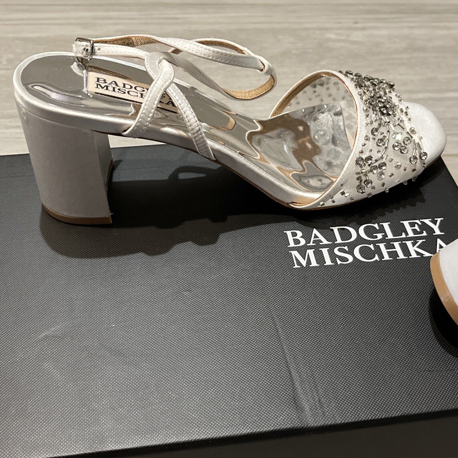 Badgley Mischka Women 7.5 Telissa Heeled White *Damaged