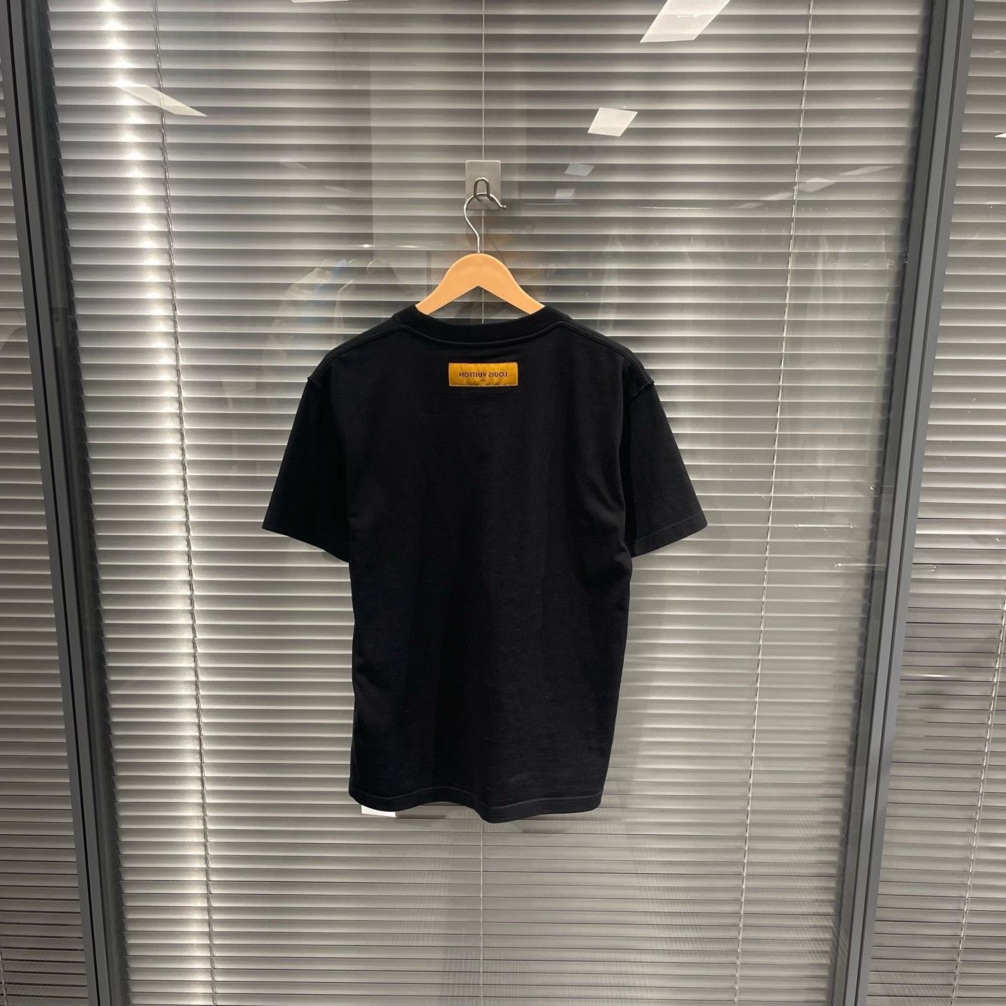 Louis Vuitton Louis Vuitton Black Graffiti Logo Graphic T-Shirt Size US M / EU 48-50 / 2 - 2 Thumbnail