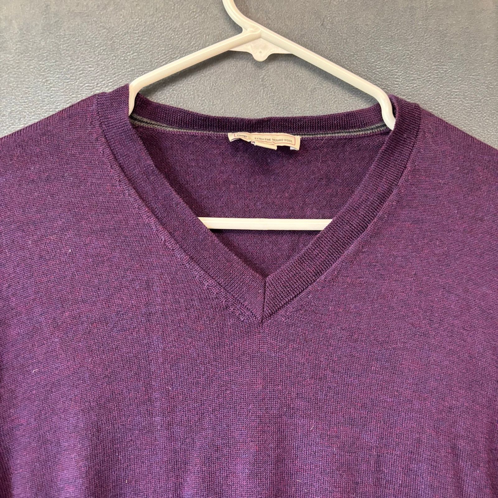 Gap Gap Merino Wool Sweater V-Neck Extra Fine Preppy Work Casual Size US L / EU 52-54 / 3 - 2 Thumbnail