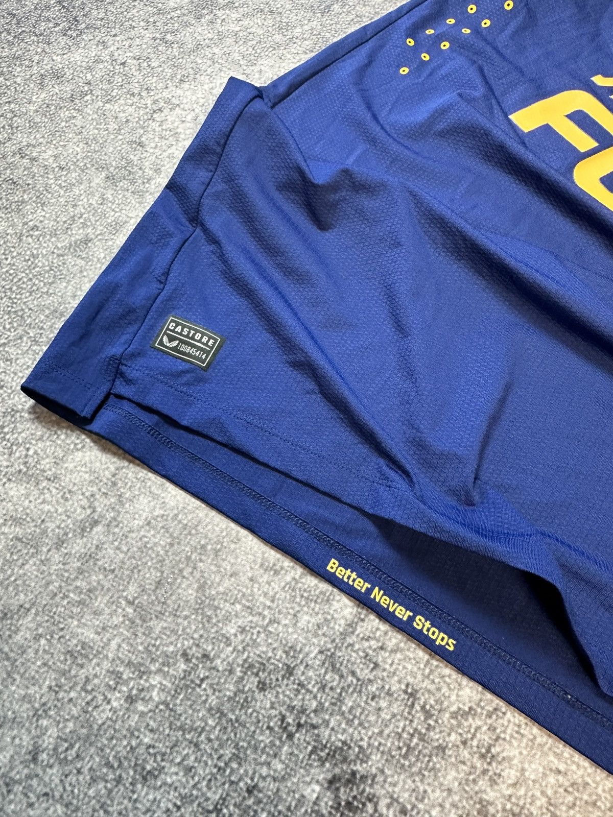 Castore Castore New Castle Logo Jersey Rare Streetwear Soccer M Size US M / EU 48-50 / 2 - 6 Thumbnail