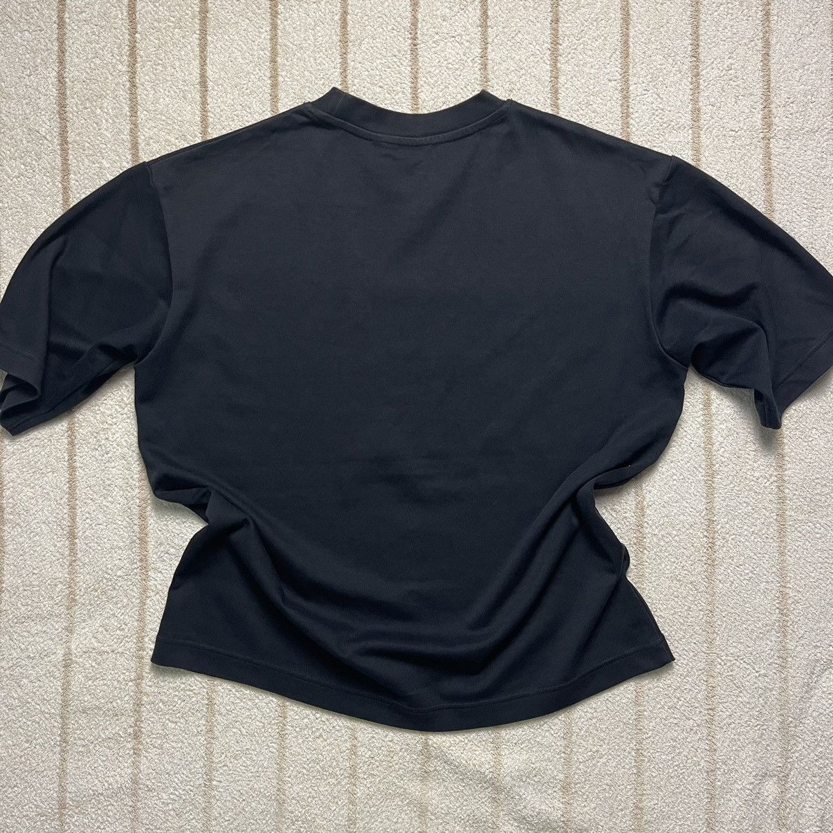 Uniqlo Uniqlo Tee Black Plain Size US M / EU 48-50 / 2 - 2 Thumbnail