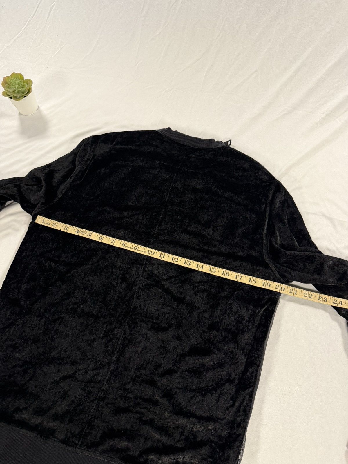 Givenchy Givenchy Black Cat Velour Sweater Size 40 /M Shoulder Zip Size US M / EU 48-50 / 2 - 9 Thumbnail