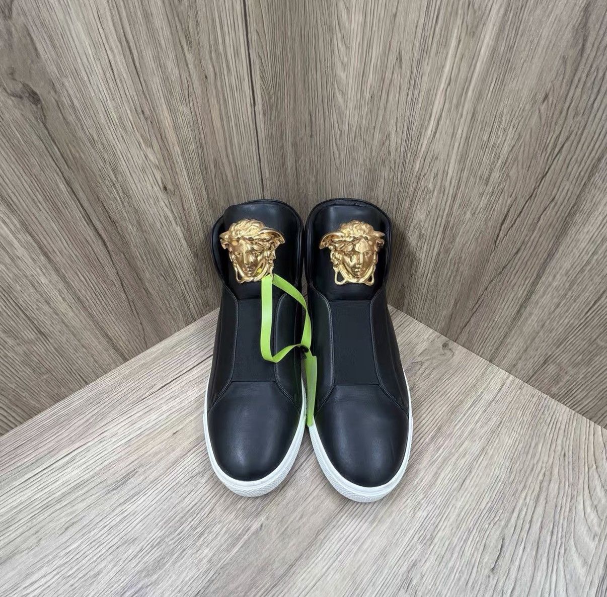 Versace Versace Black Medusa Sneakers J41 Size US 8 / EU 41 - 1 Thumbnail
