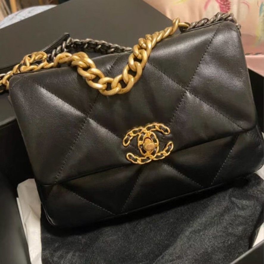 Chanel Pre-loved Bag Very good condition Size ONE SIZE - 1 Thumbnail