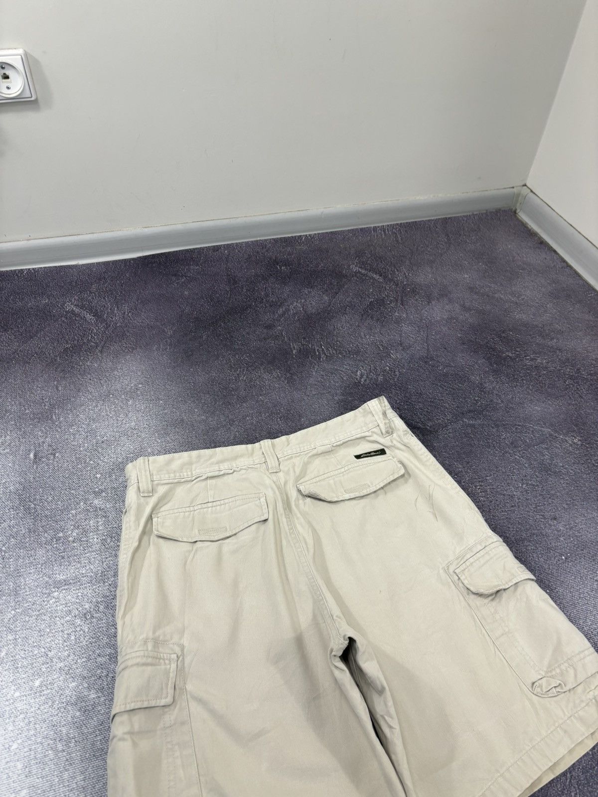 Eddie Bauer Vintage Eddie Bauer Y2K 2000s Beige Hype Cargo Shorts Size US 33 - 11 Thumbnail