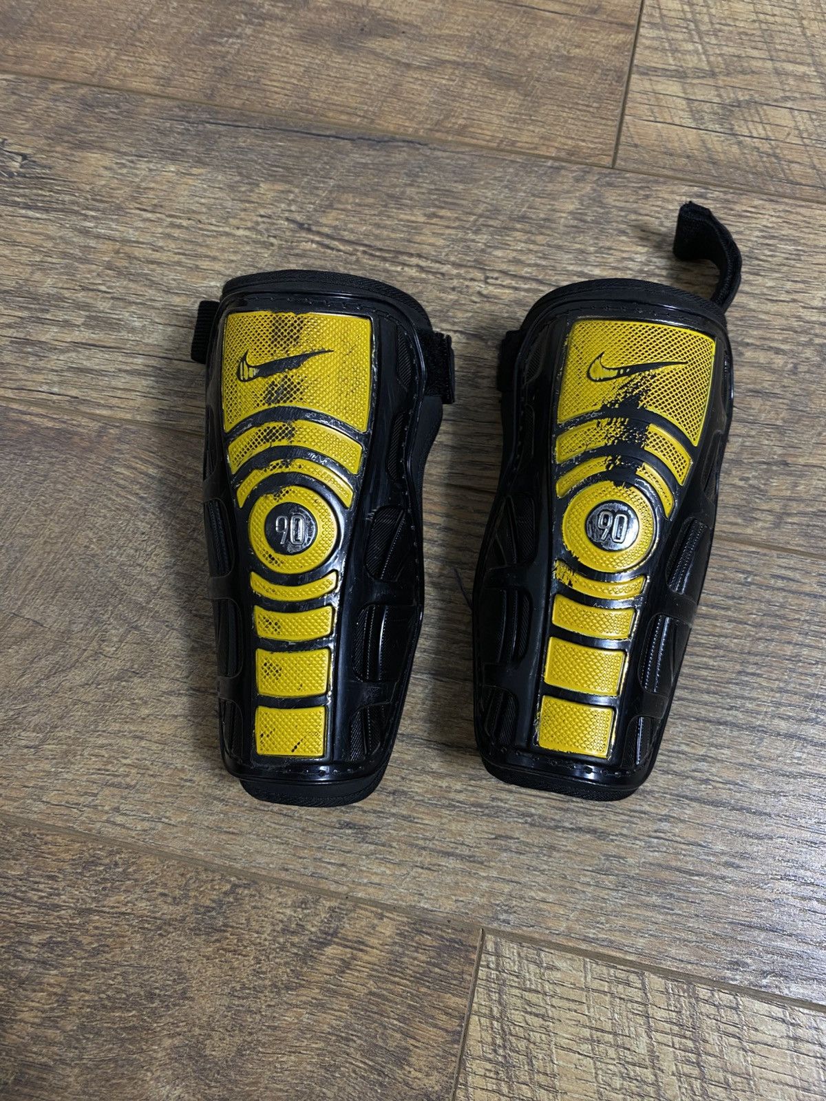 Nike Vintage 00s Nike Total 90 T90 Soccer Shin Guards Yellow Size ONE SIZE - 1 Thumbnail