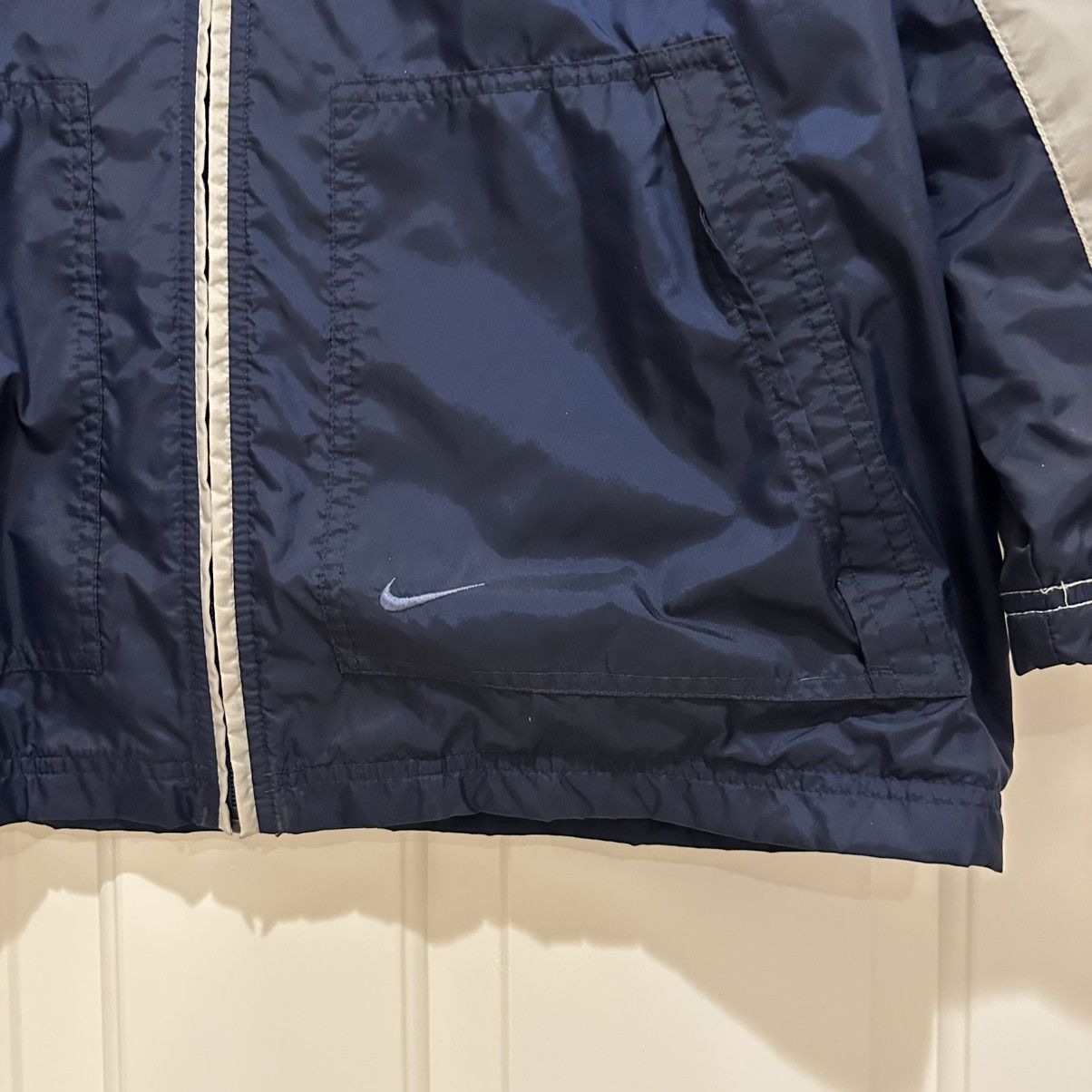 Nike Vintage 2000s Nike Navy Grey Nylon Hooded Windbreaker Jacket Size US L / EU 52-54 / 3 - 3 Thumbnail