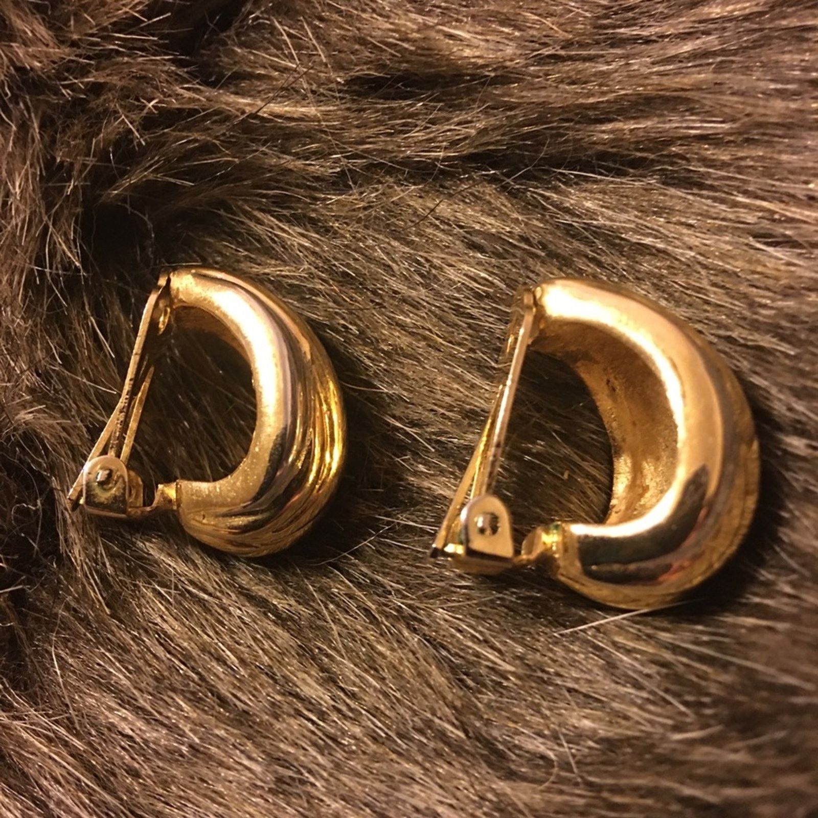 Vintage Vintage gold and silver tone clip earrings Size ONE SIZE - 2 Thumbnail