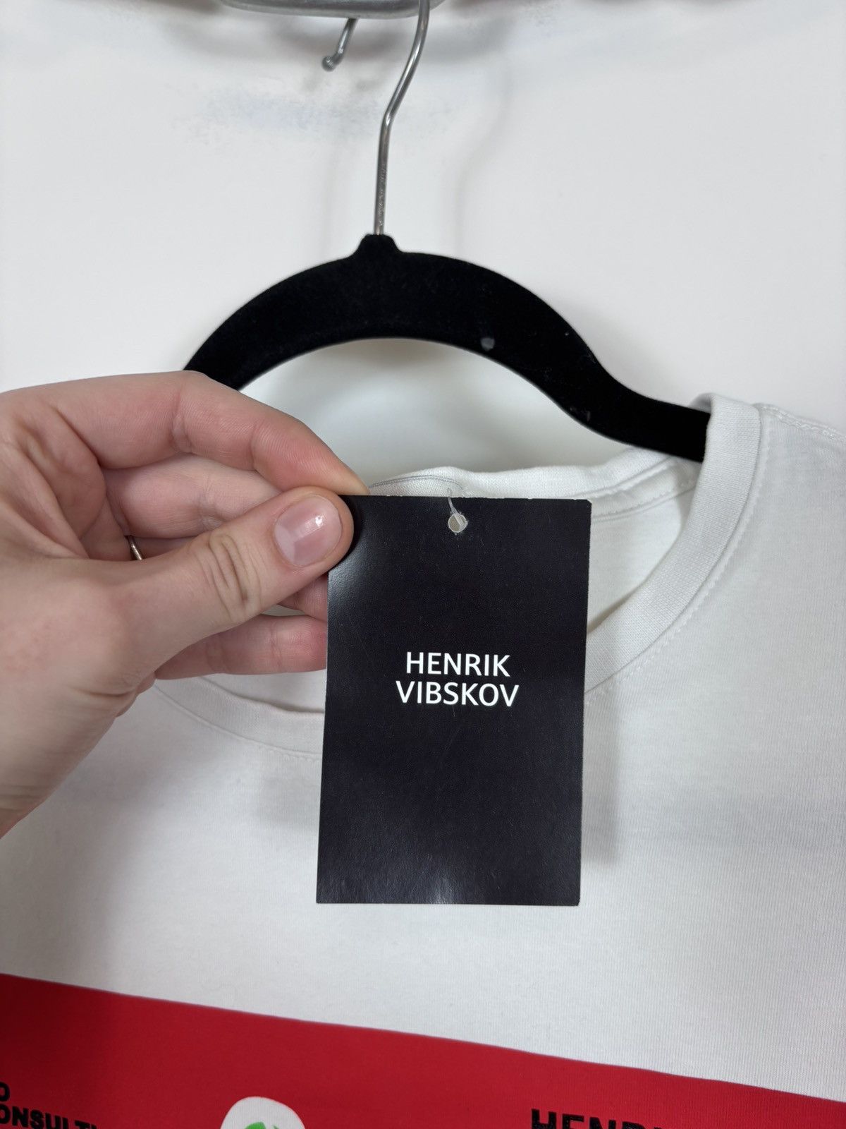 Henrik Vibskov Henrik Vibskov The Orchestra NWT Men’s Big Logo White Tee Size US S / EU 44-46 / 1 - 12 Thumbnail