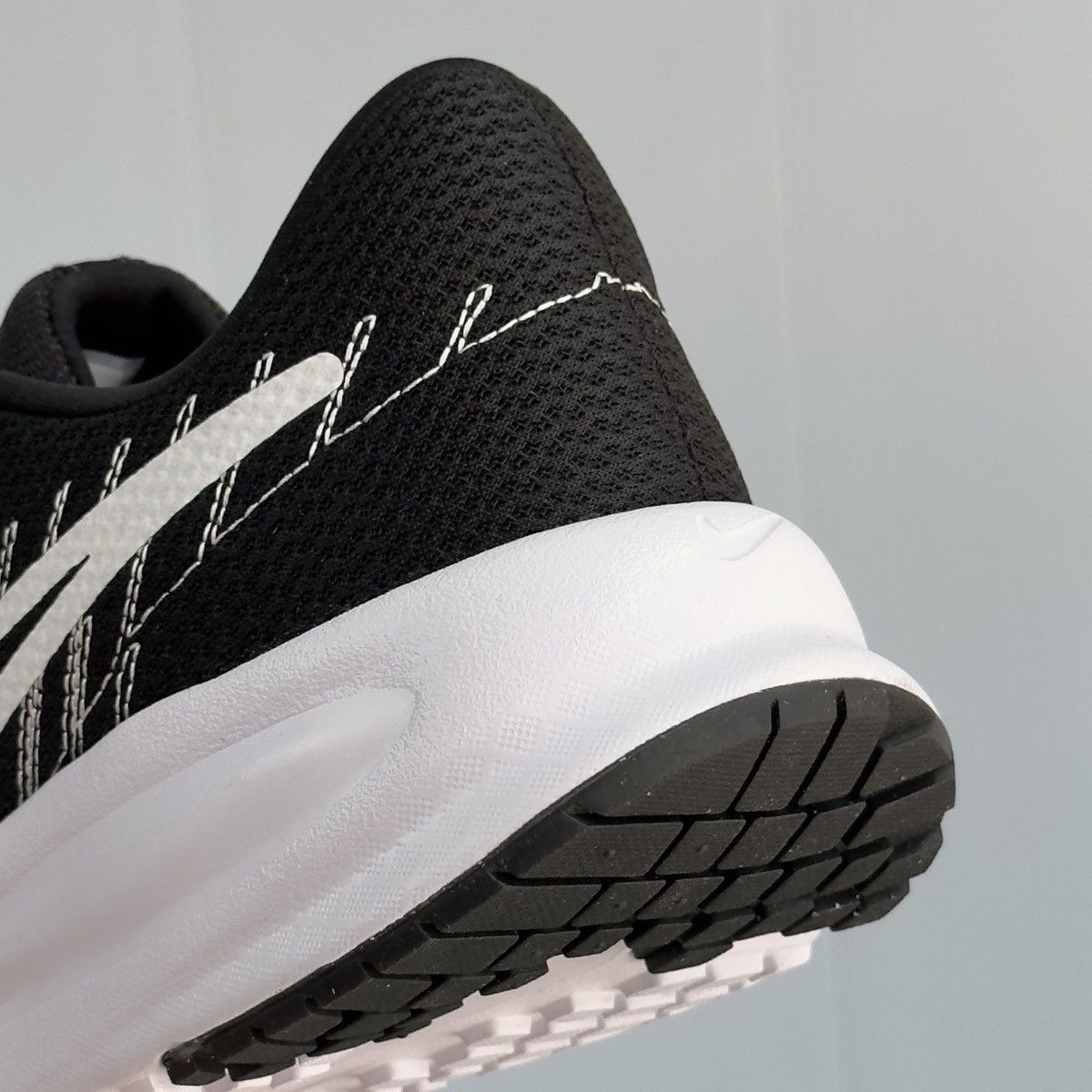 Nike Original Nike Run Defy sneakers HM9594-004 | US 10 / EU 44 Size US 10 / EU 43 - 4 Thumbnail