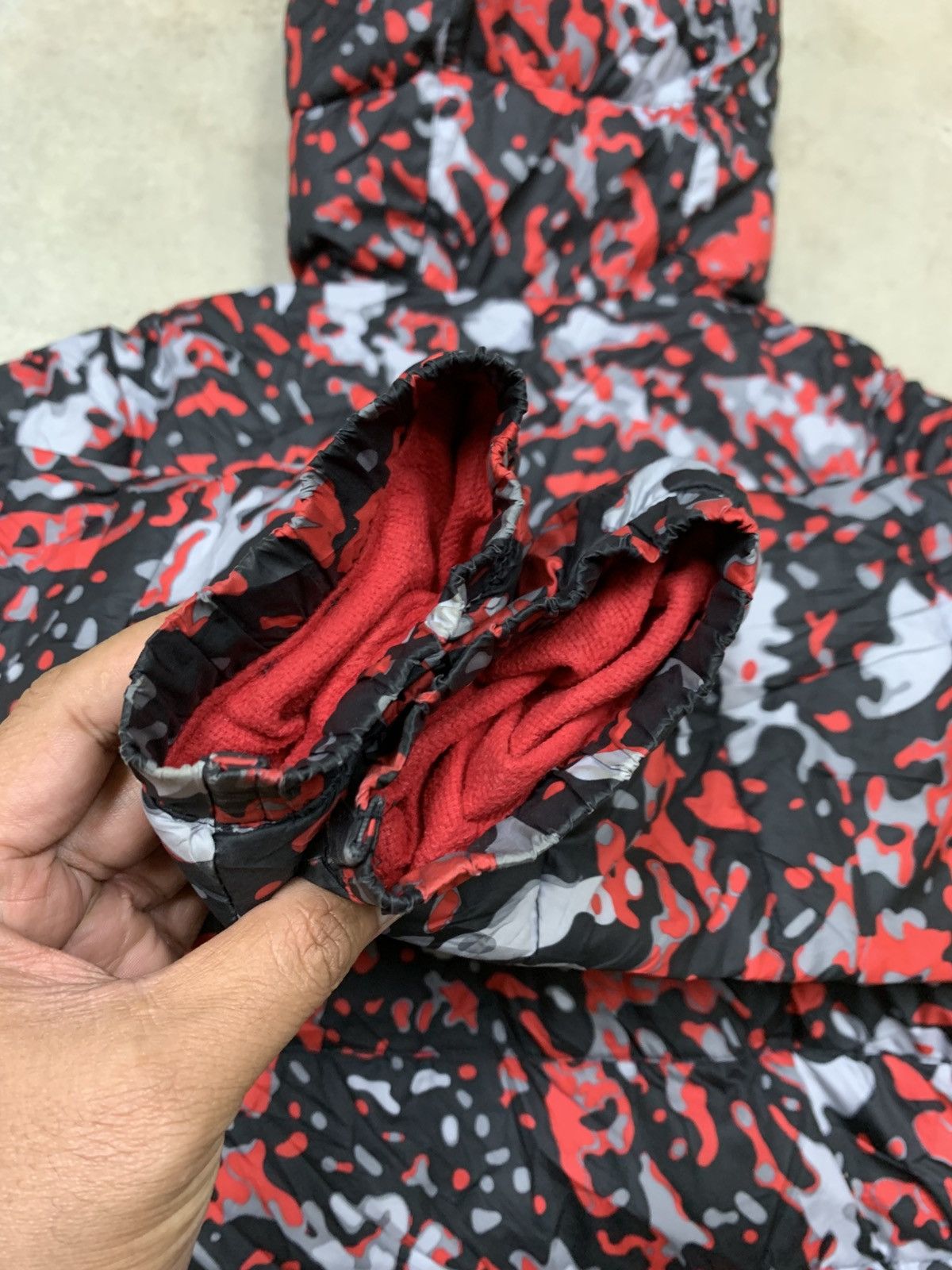 Nike Nike Red Camo Puffer Jacket Size US M / EU 48-50 / 2 - 23 Thumbnail