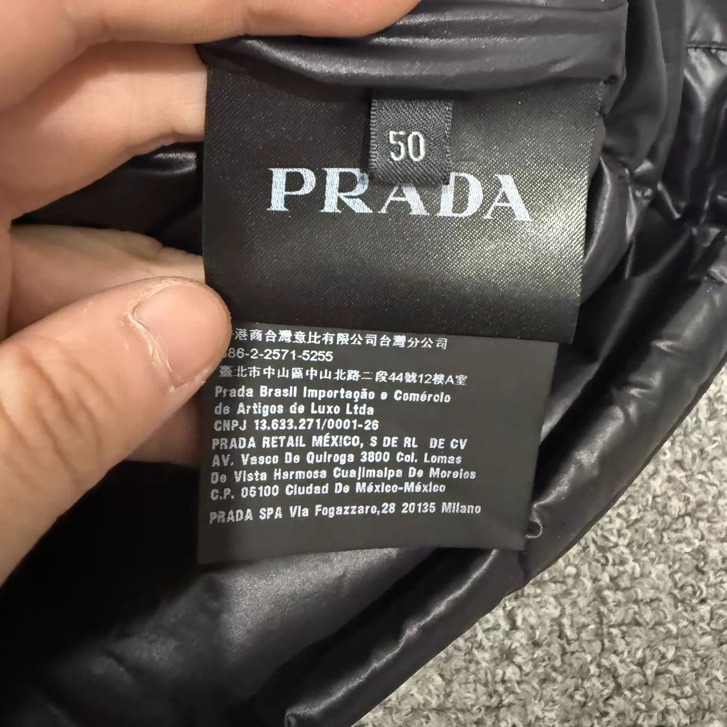 Prada Prada black triangle logo down vest 50 Size US M / EU 48-50 / 2 - 4 Thumbnail