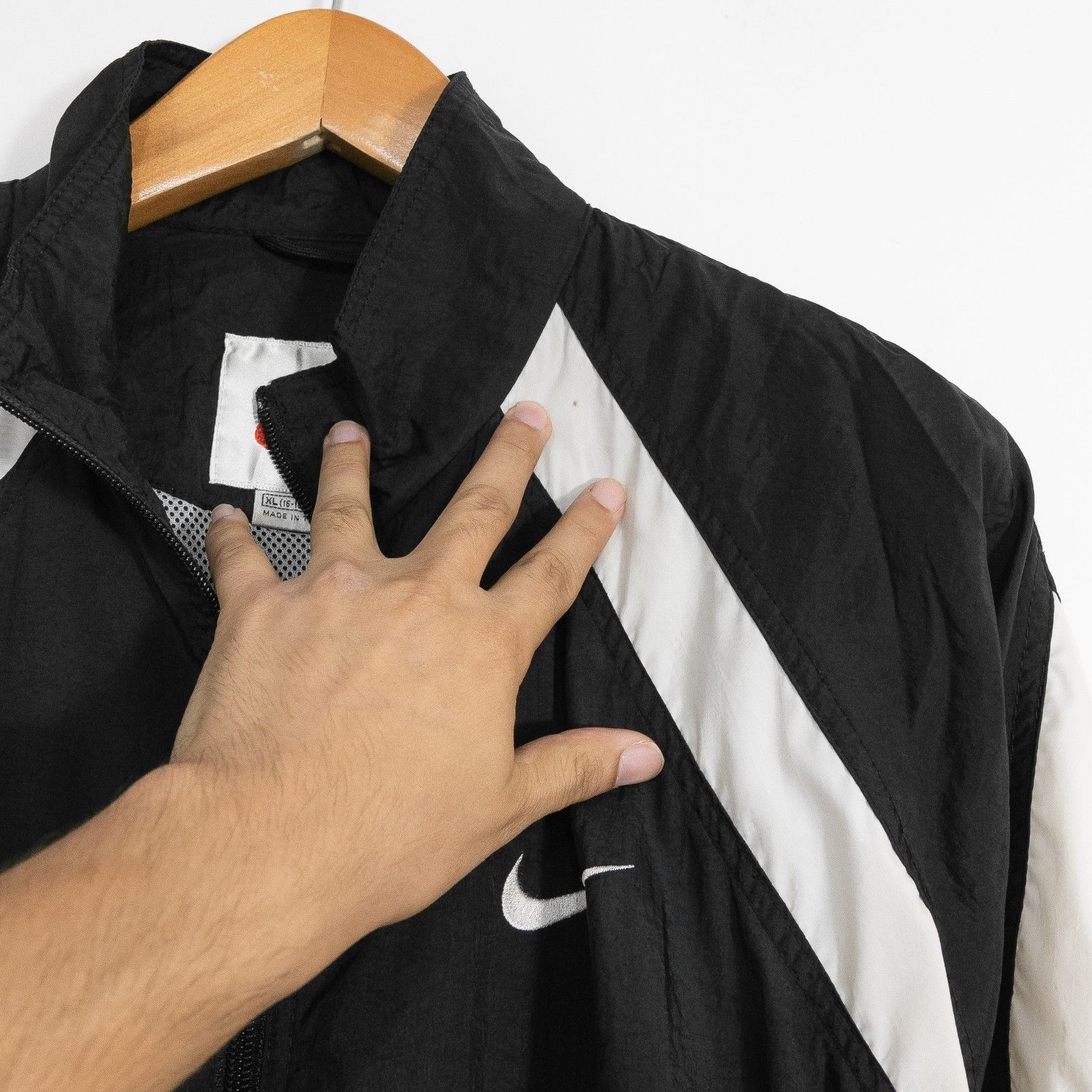 Nike Vintage 90s Nike Windbreaker Jacket Mens XL - Distressed Size US XL / EU 56 / 4 - 4 Thumbnail