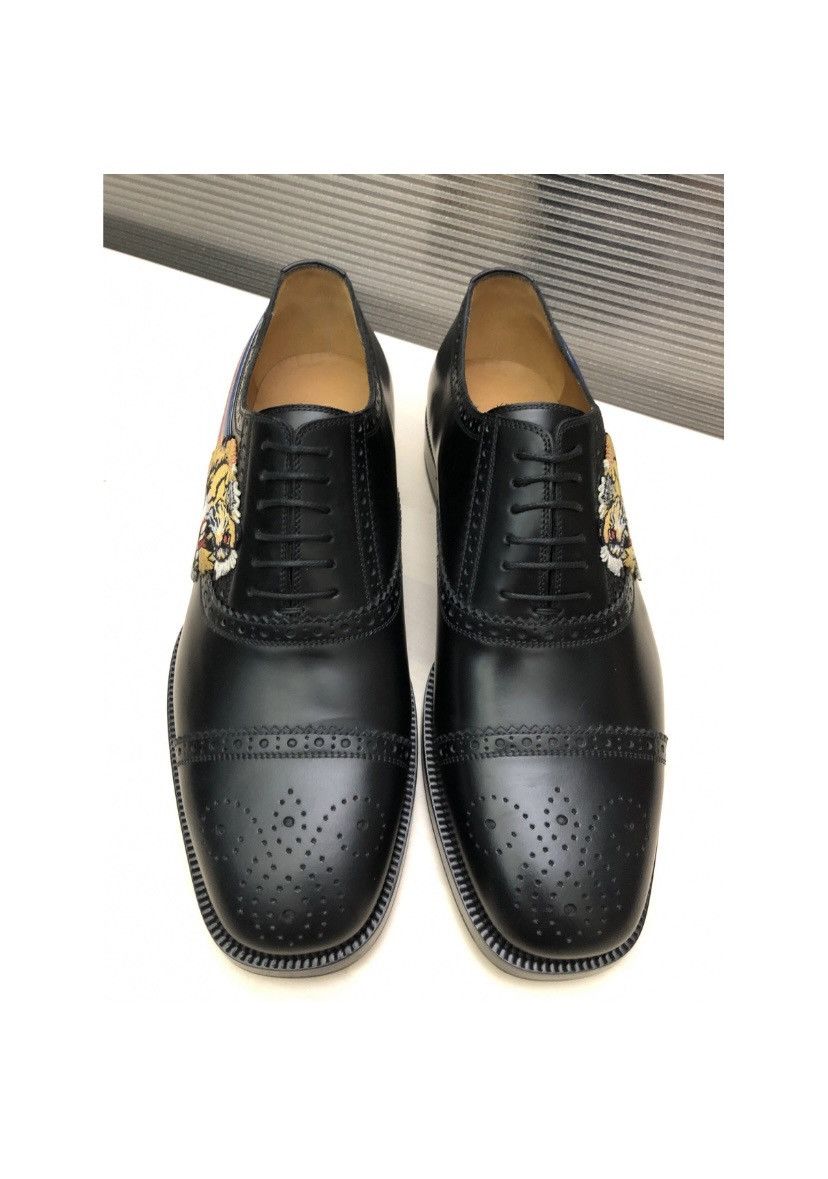 Gucci GUCCI 🇮🇹 Nero Roaring Kitty Badge Side Broge Oxfords 9.5 NIB Size US 9.5 / EU 42-43 - 1 Thumbnail