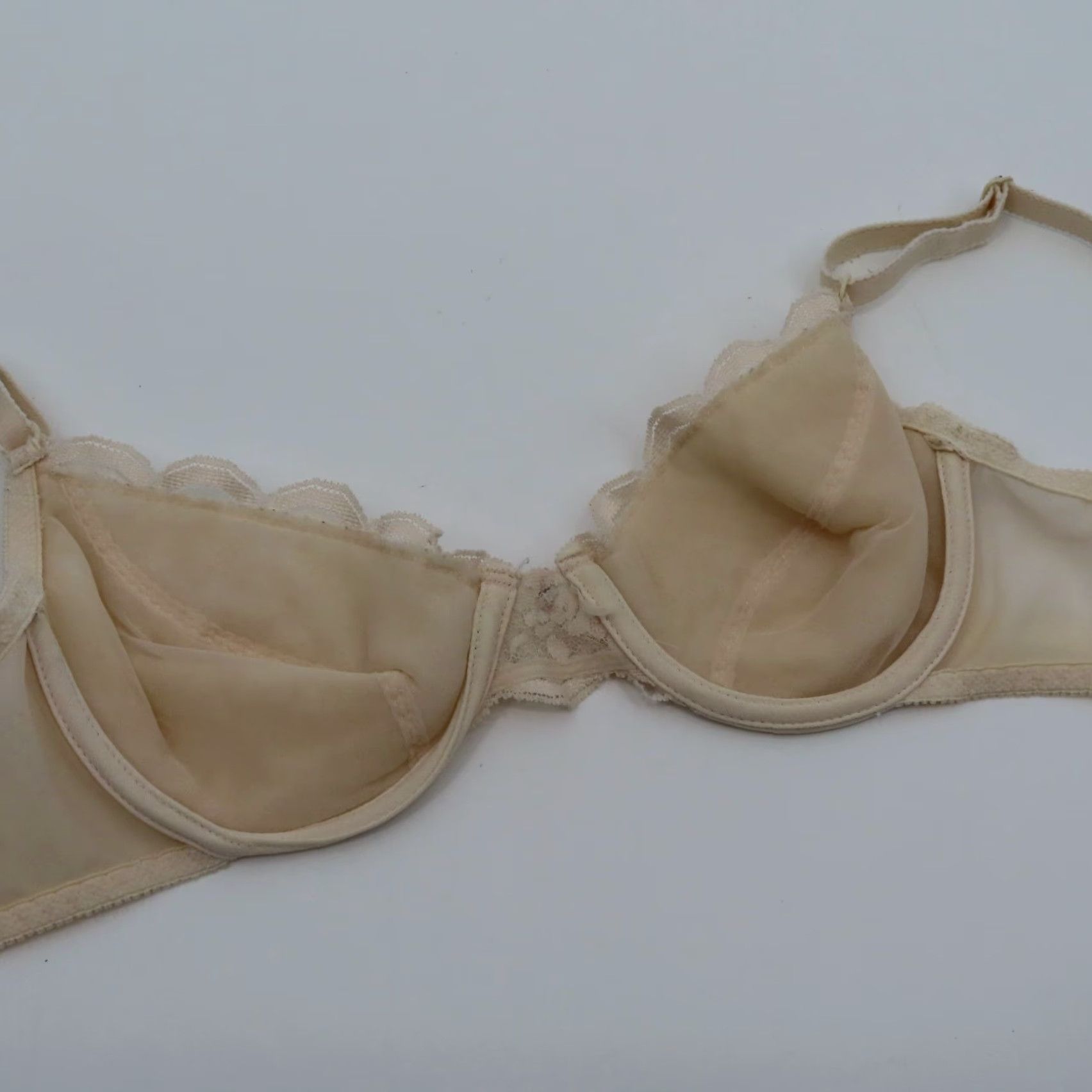 JCPenney VINTAGE J. C. Penney Fantasia Bra 36B Cream Underwire Lined Lace Satin Rosette 7236 Womens Size ONE SIZE - 7 Thumbnail