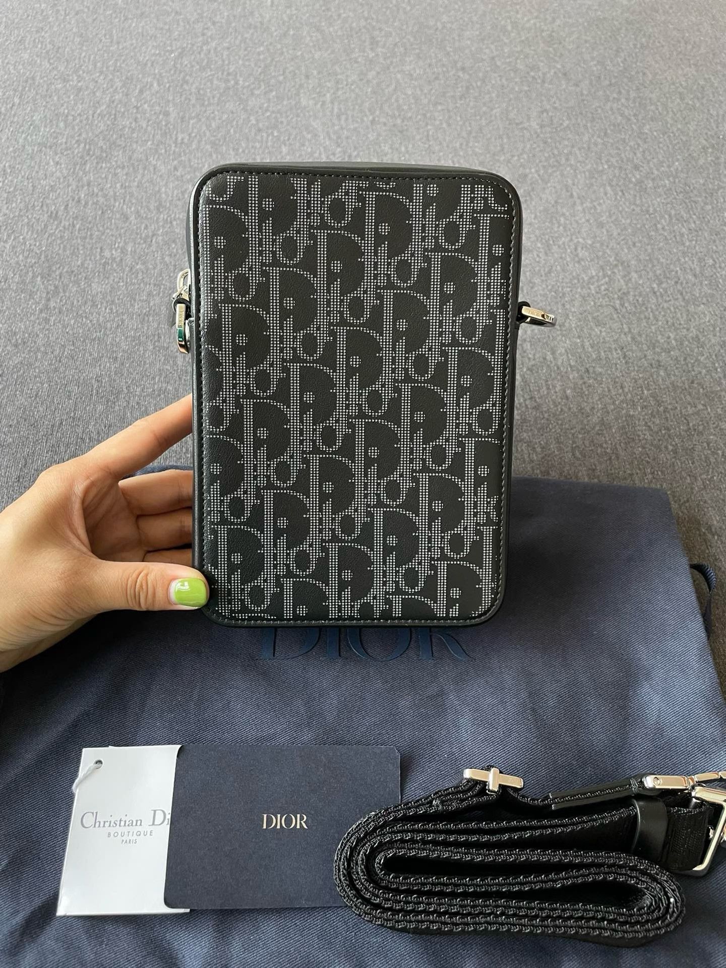 Dior Dior World Tour Black Leather Messenger Bag Size ONE SIZE - 1 Thumbnail