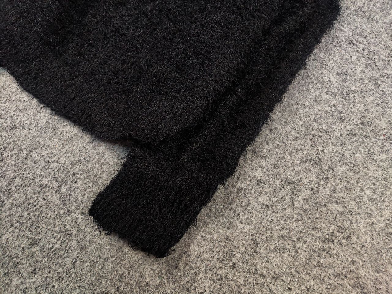 Japanese Brand Vintage 90's Japanese Mohair Black Style Fuzzy Sweater Y2K Size S / US 4 / IT 40 - 5 Thumbnail