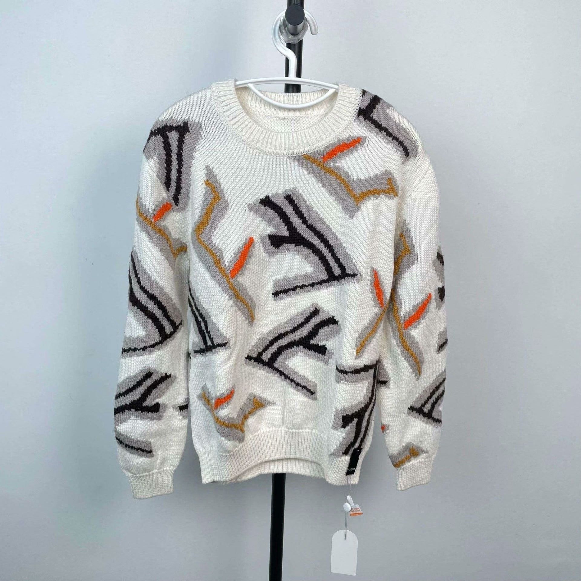 Fendi Fendi Retro Beige Sweater 48 Men Size US XL / EU 56 / 4 - 1 Thumbnail