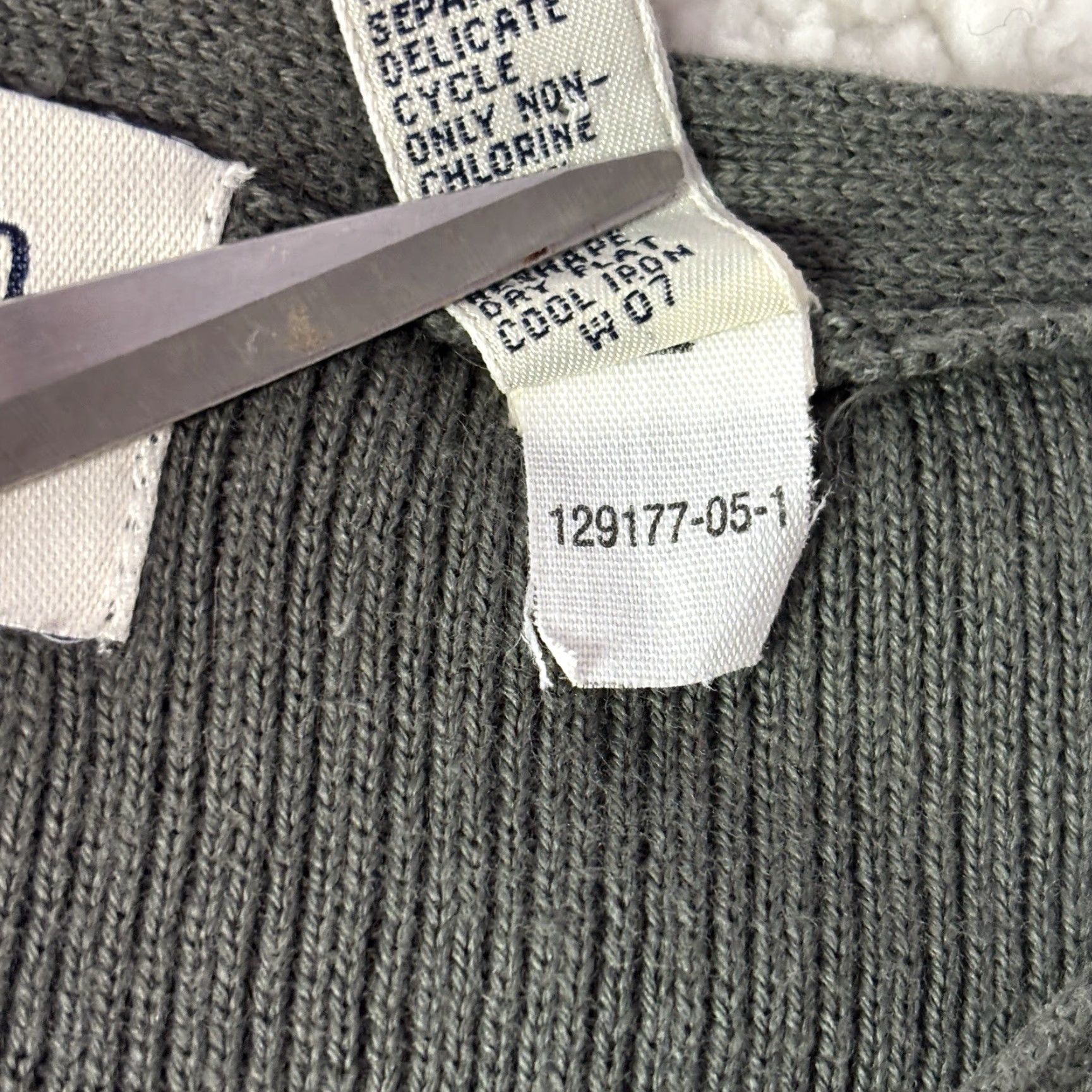 Gap VINTAGE Gap Sweater Mens Large Green V-Neck Ribbed Hong Kong Cotton 90s Pullover Womens? No gender given. Size US M / EU 48-50 / 2 - 4 Thumbnail