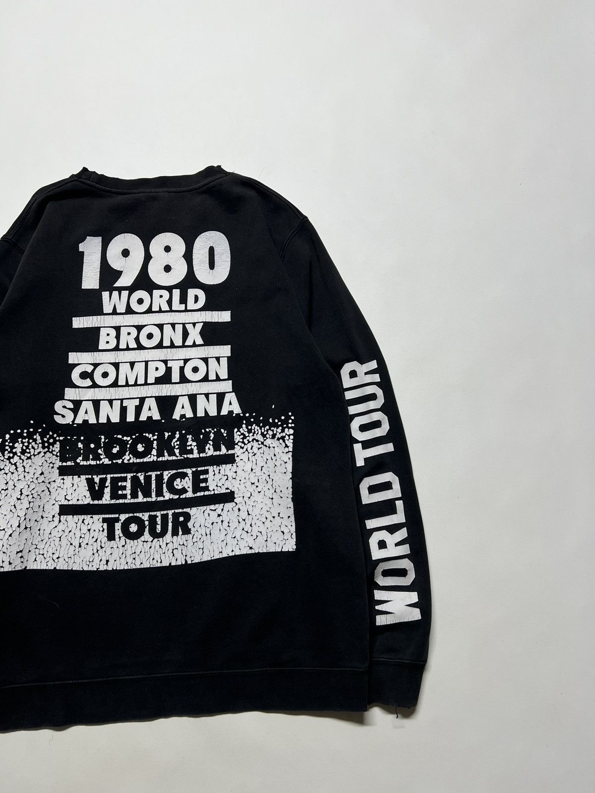 Stussy × Vintage Vintage Y2k Stussy Skull☠️ Thrashed World Tour Sweatshirt 00s Size US L / EU 52-54 / 3 - 15 Thumbnail