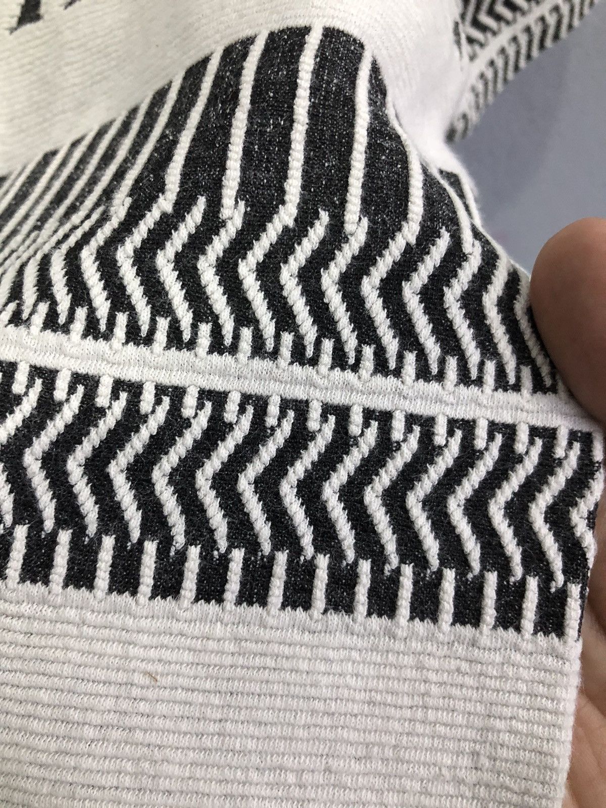 In The Attic in the attic Textured Zigzag Knit Tee Size US S / EU 44-46 / 1 - 5 Thumbnail