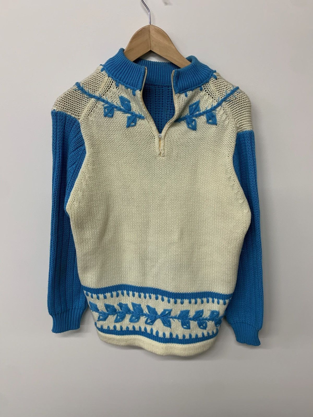 Vintage Vintage Blue Thorned Rose Vine Knit Sweater Size US M / EU 48-50 / 2 - 1 Thumbnail