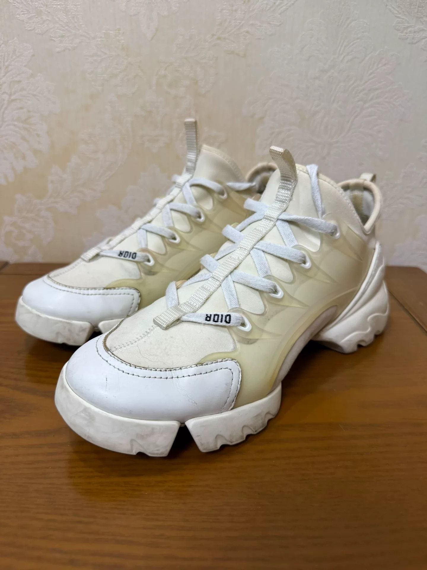 Dior Dior White Lowtop Sneakers us_8 Women Size US 8 / IT 38 - 1 Thumbnail