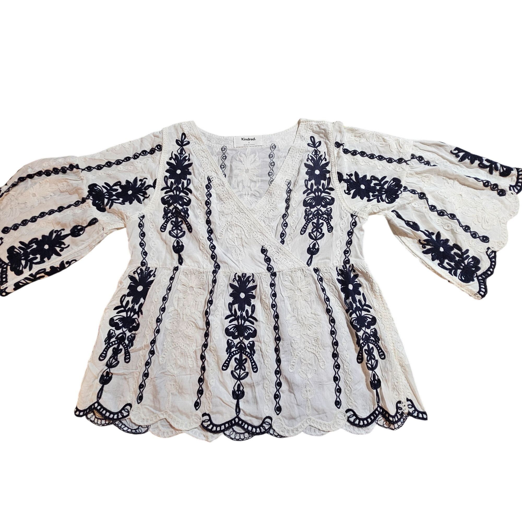 Other Kindred Boho Embroidered Bell Sleeve Sm Top White Navy Peasa Size S / US 4 / IT 40 - 6 Thumbnail