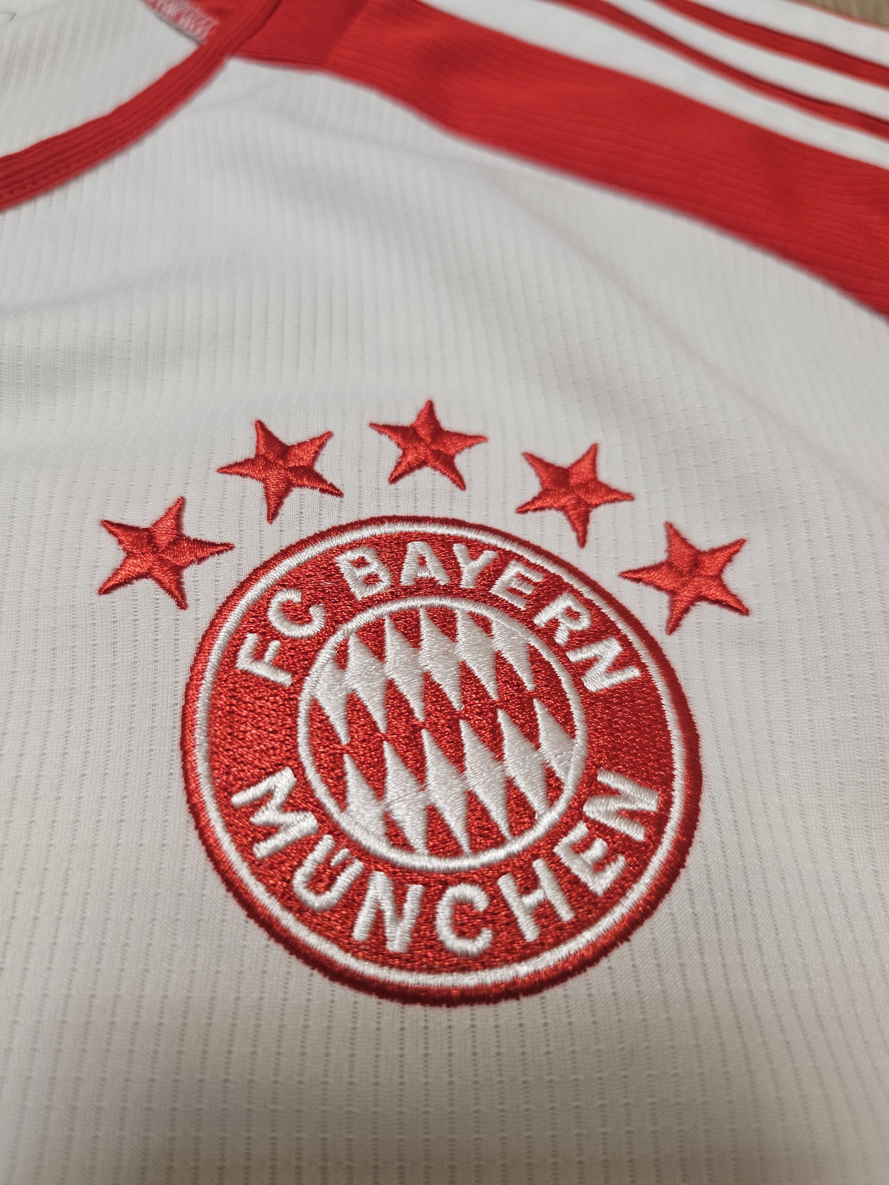 Adidas BAYERN MUNICH 2023 2024 HOME KIMMICH FOOTBALL SOCCER JERSEY Size US L / EU 52-54 / 3 - 4 Thumbnail