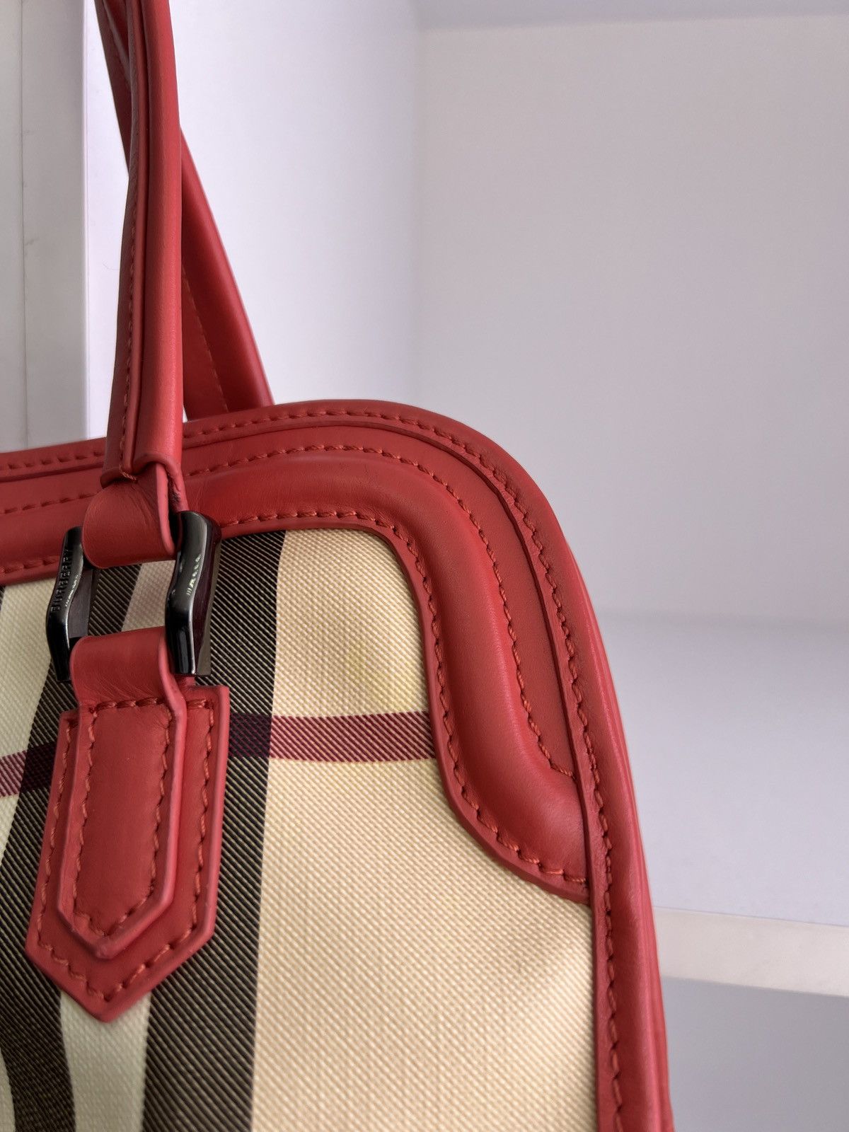 Burberry × Vintage Vintage Burberry Red Patent Leather Nova Check Tote Bag Size ONE SIZE - 21 Thumbnail