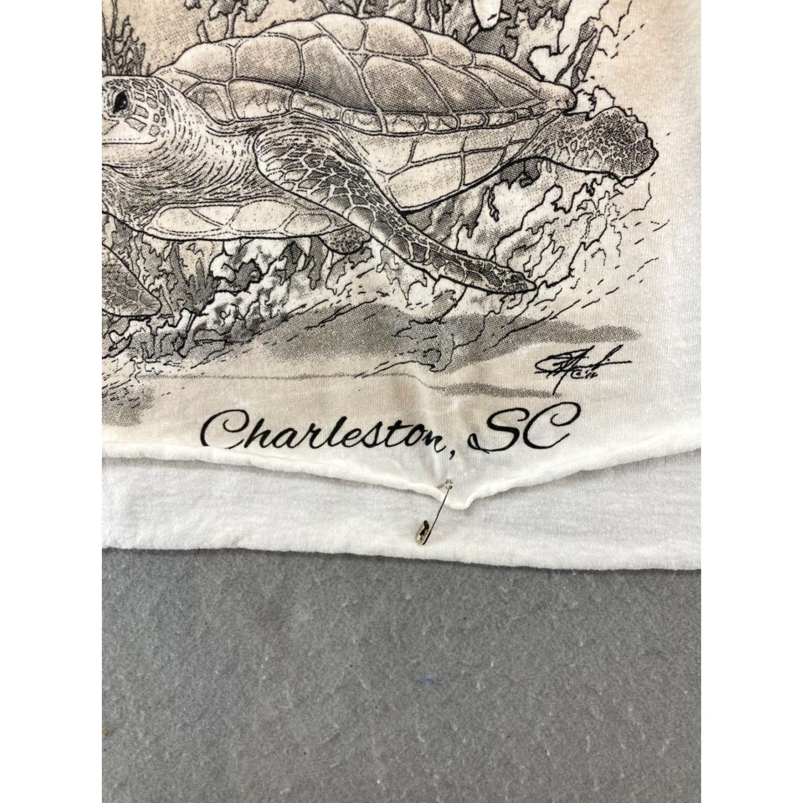 Gildan Gildan Charleston SC Sea Turtle Womens Promo Tee 2XL White Cropped Shirt Womens Plus 2XL White Beach 90s Style Cropped Tee Mens? Size XXL / US 16-18 / IT 52-54 - 5 Thumbnail