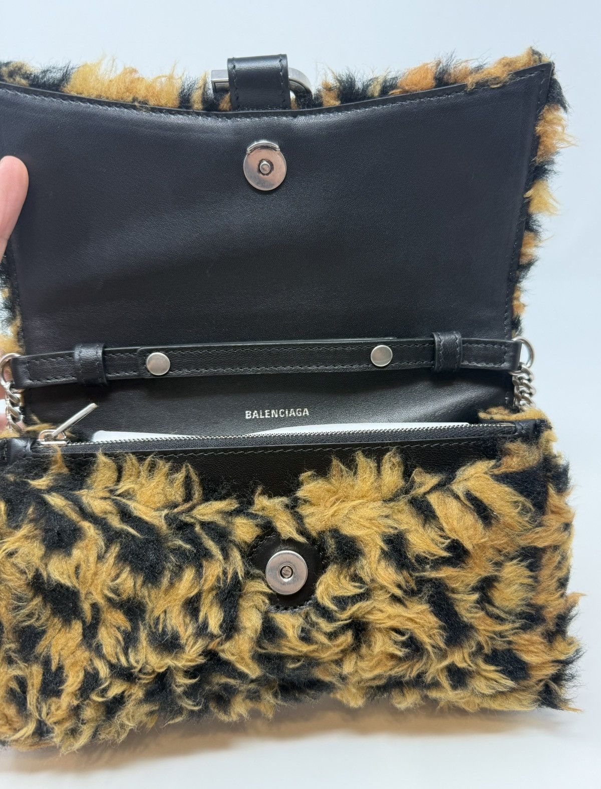 Balenciaga Balenciaga Hourglass Leopard Print Fur Wallet On Chain Size ONE SIZE - 6 Thumbnail