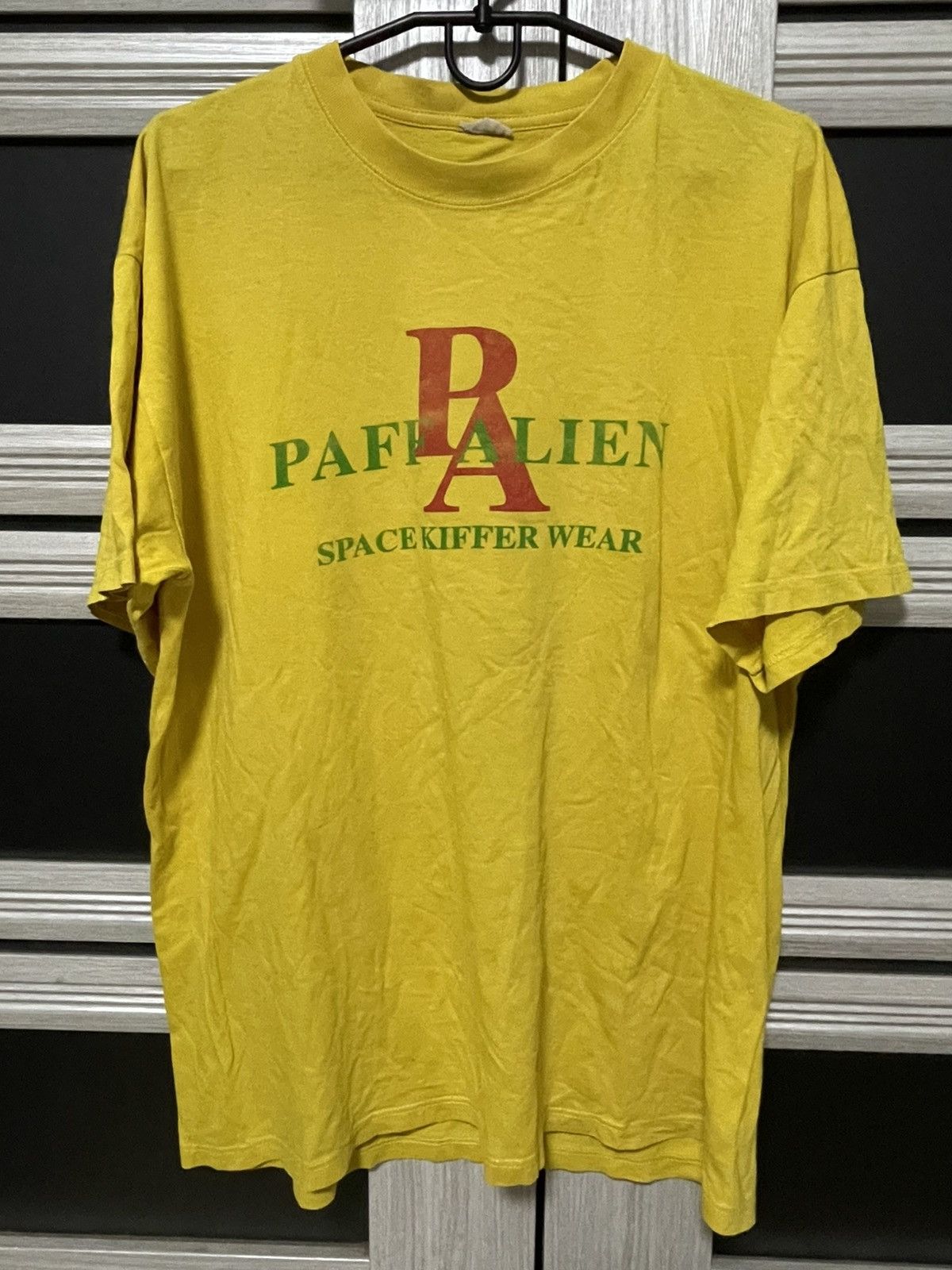 Vintage Vintage Paff Alien Space Kiffer Wear Smoke Tee Humor Y2K 90s Size US L / EU 52-54 / 3 - 2 Thumbnail