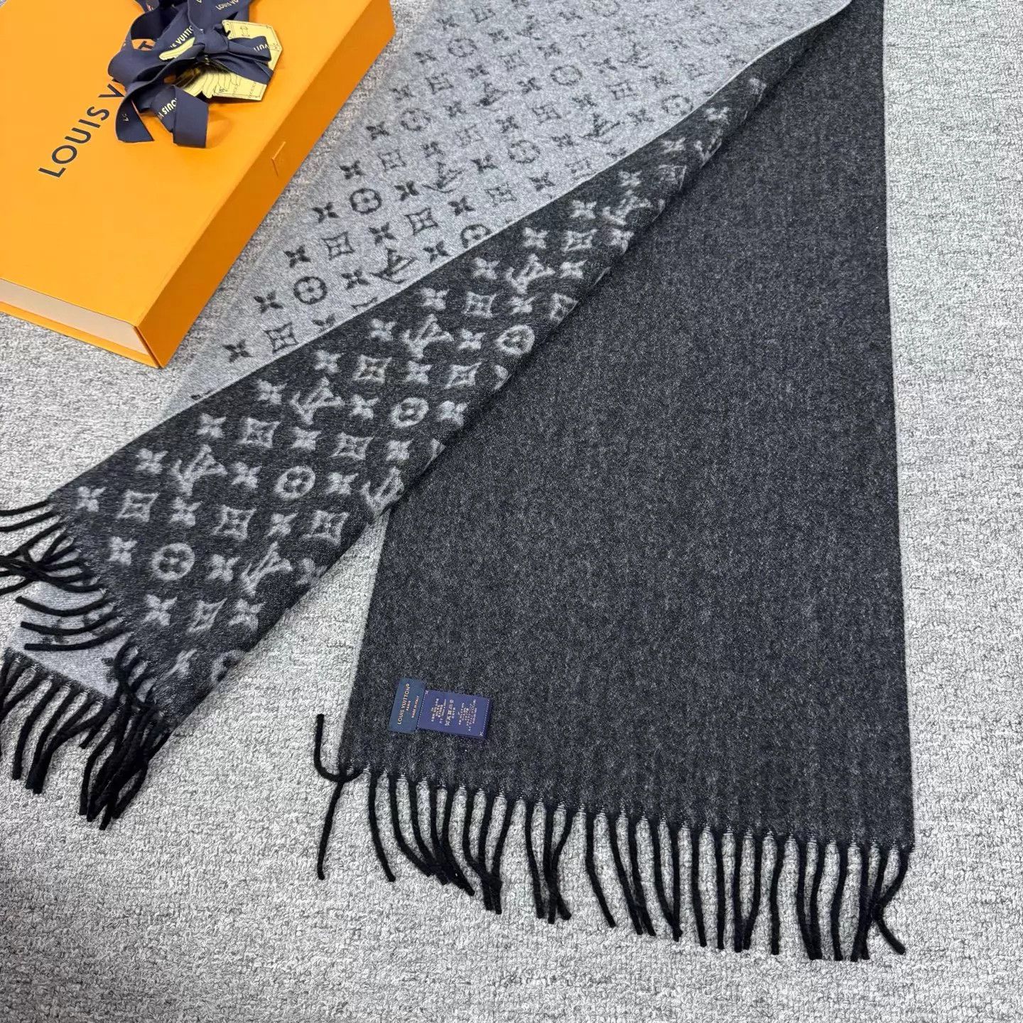 Louis Vuitton LV Gray Black Grad Monogram Fringe Cashmere Scarf Size ONE SIZE - 3 Thumbnail