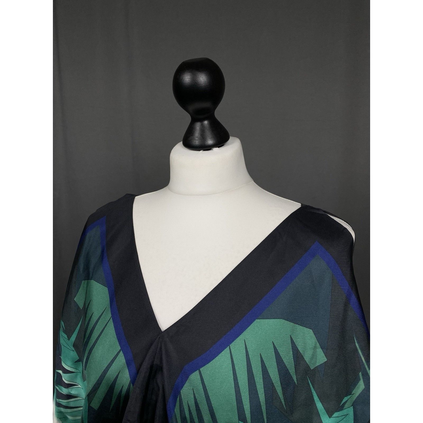 Gucci Gucci Women's V-Neck Multicolored Silk Poncho Top Tunic Cape Size S / US 4 / IT 40 - 5 Thumbnail