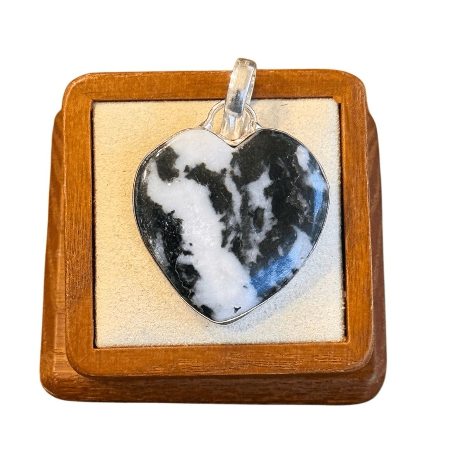 NBDN Nobrandedon Southwestern White Buffalo Turquoise Heart Pendant Necklace Size ONE SIZE - 1 Thumbnail
