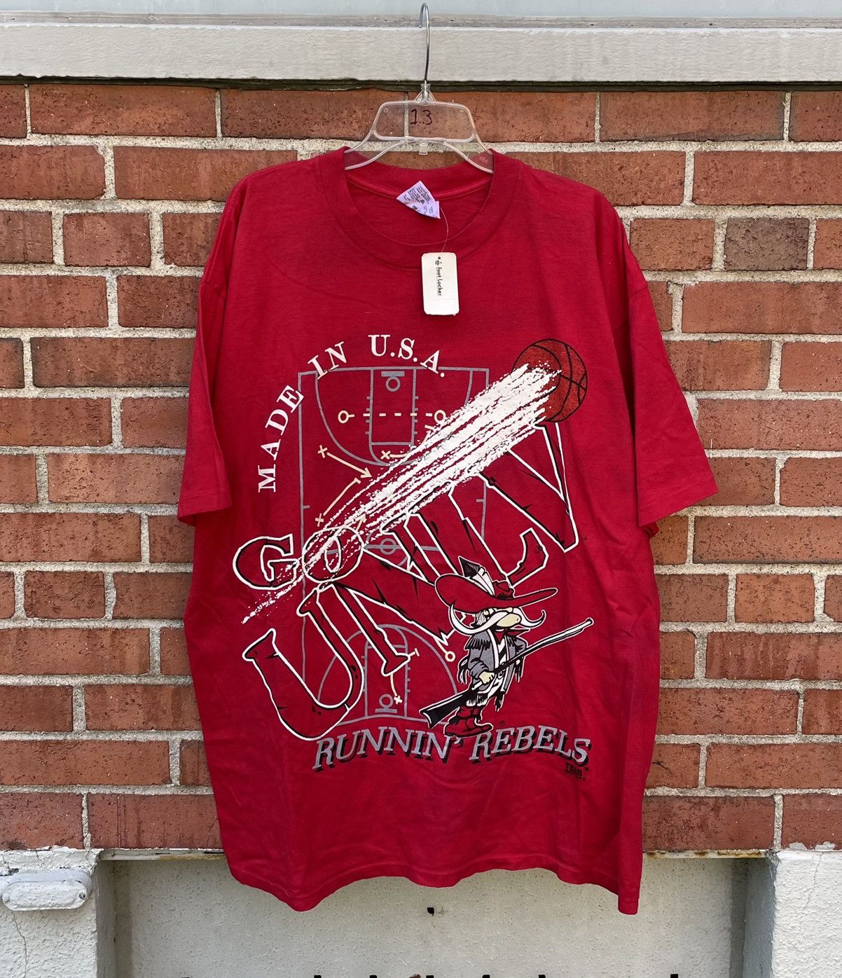 Vintage NWT vintage Team Edition Apparel UNLV Running Rebels T Shirt Size US XXL / EU 58 / 5 - 1 Thumbnail