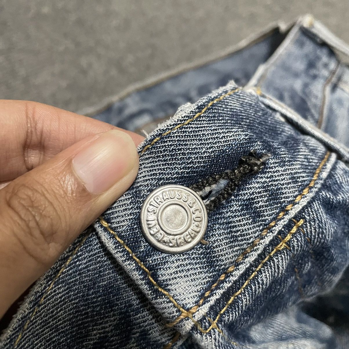 Levi's Vintage Levis 501 Distressed Jeans Size US 34 / EU 50 - 13 Thumbnail