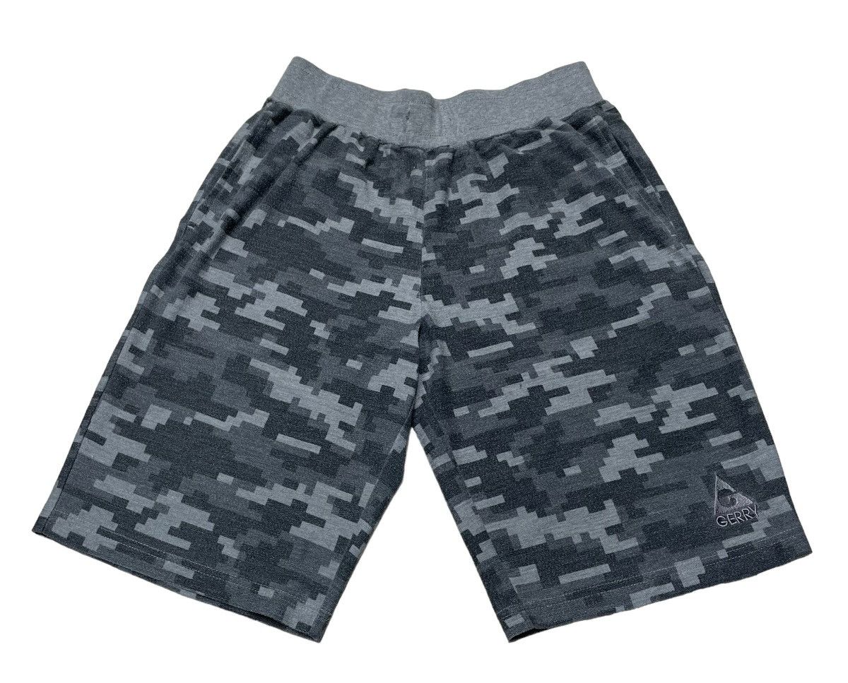 image of Vintage Brand Gerry Short Pants 2000S in Grey, Men's (Size 26)