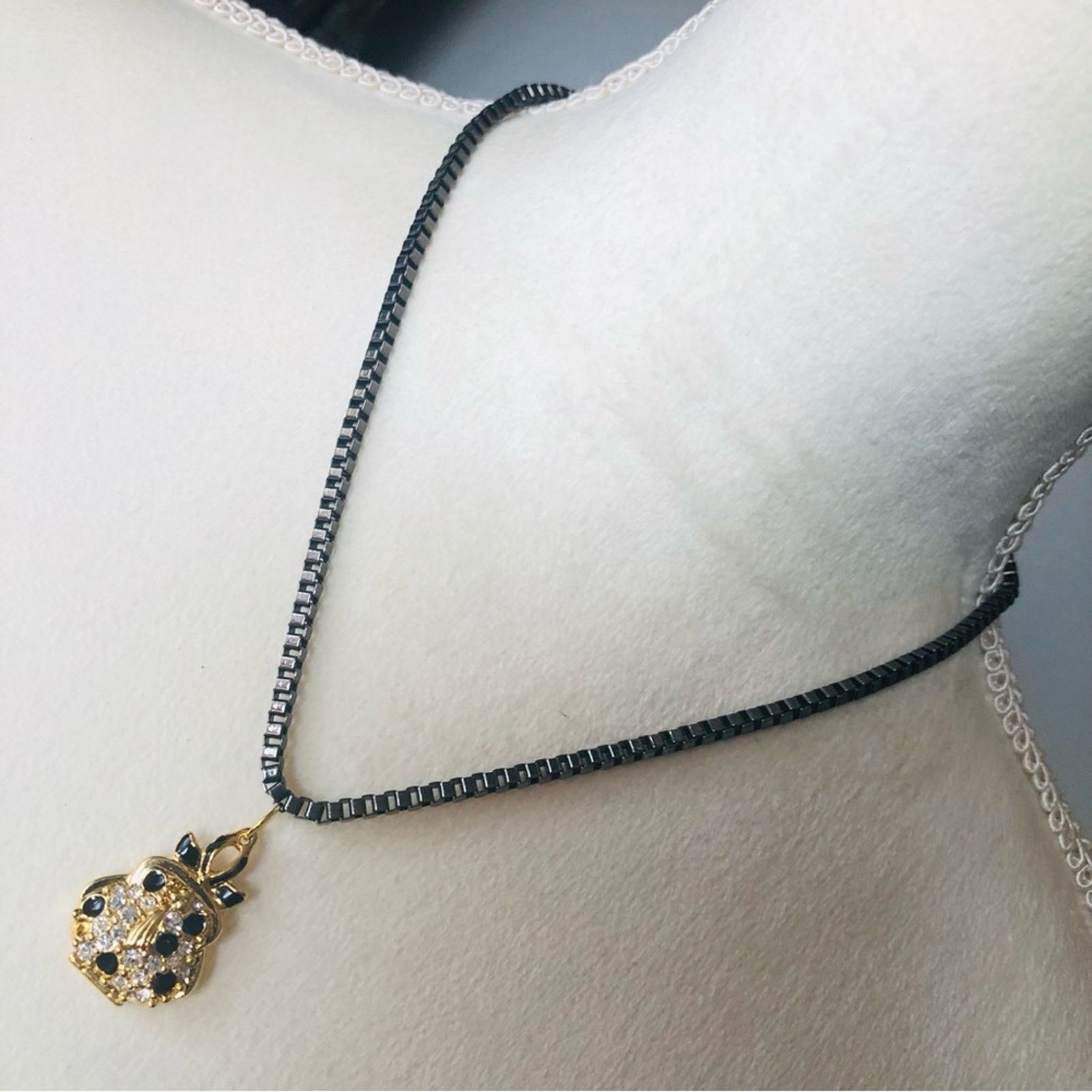 Jewelry Vintage enamel stone handbag pendant on chain necklace Size ONE SIZE - 1 Thumbnail