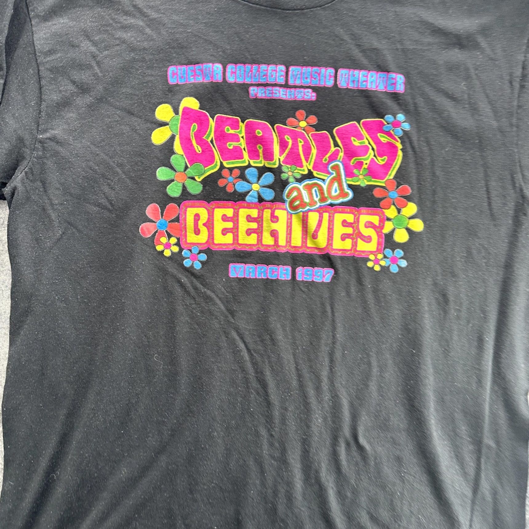 Fruit Of The Loom VINTAGE Cuesta College Beatles Beehives Shirt Mens XL Long Sleeve Music Theater Size US XL / EU 56 / 4 - 4 Thumbnail