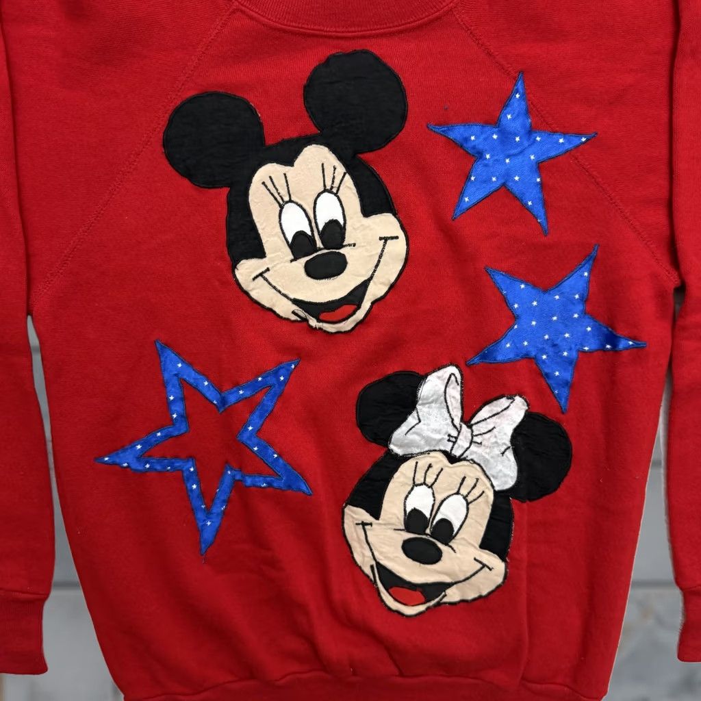 Vintage VINTAGE Mickey Minnie Sweater Womens S Red Raglan Star Geometric Fleece Crew Neck Fire Disney USA Reeves Size S / US 4 / IT 40 - 1 Thumbnail