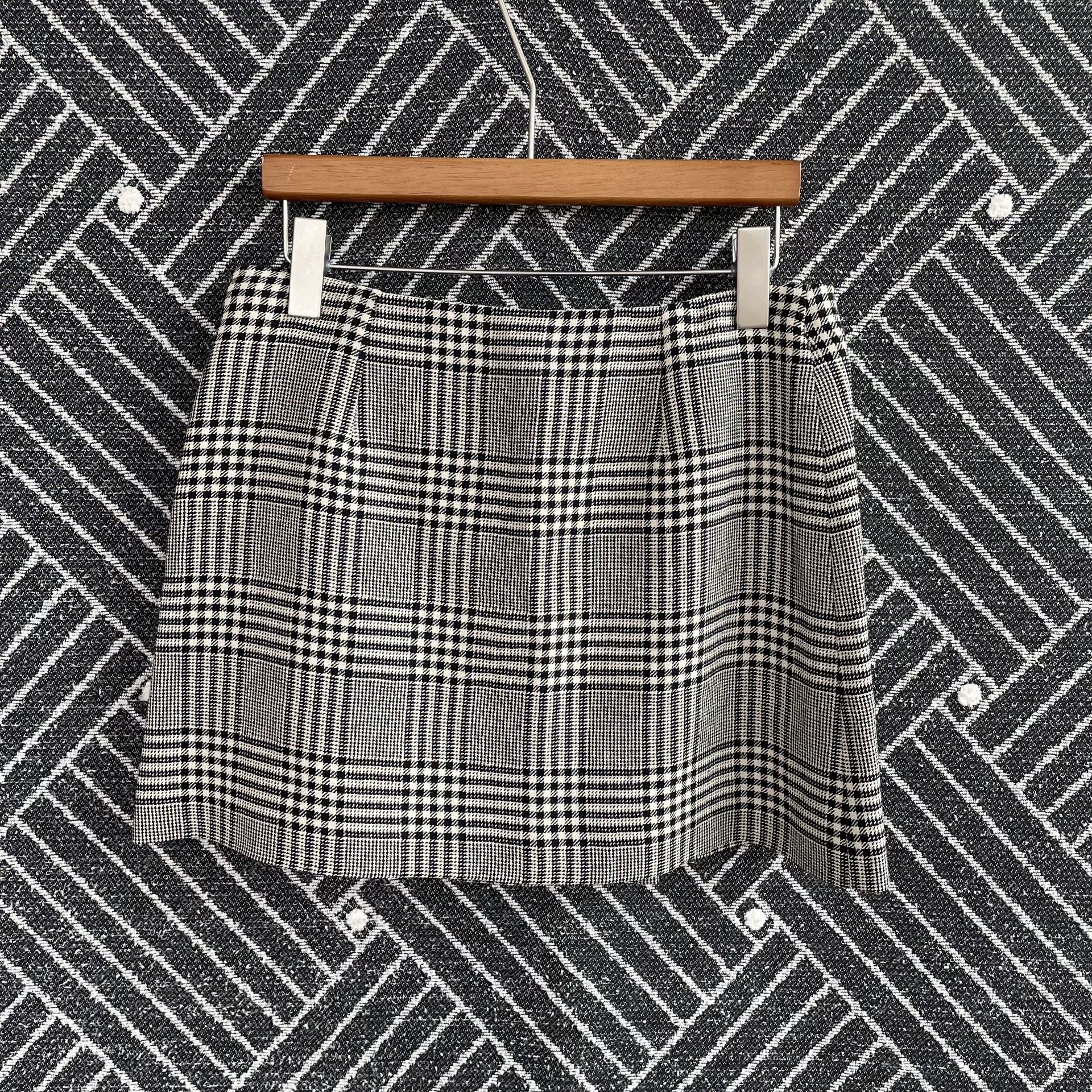 Gucci GUCCI Logo Button Linen Gray Short Skirt 40 Unused Size 27" / US 4 / IT 40 - 2 Thumbnail
