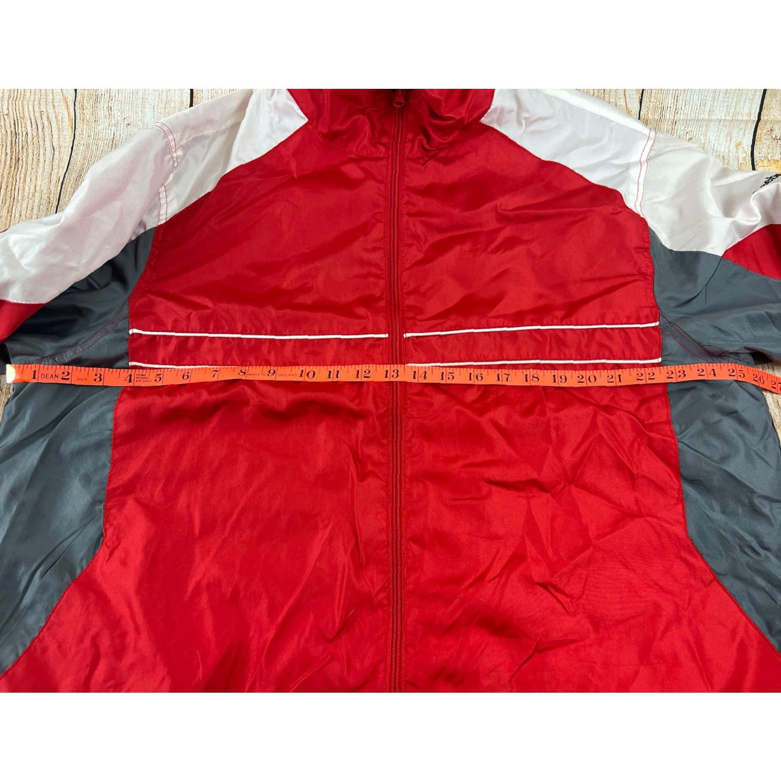 Reebok VINTAGE Reebok Windbreaker Jacket White XL Men Jacket Windbreaker, Red White Size XL Size US XL / EU 56 / 4 - 4 Thumbnail