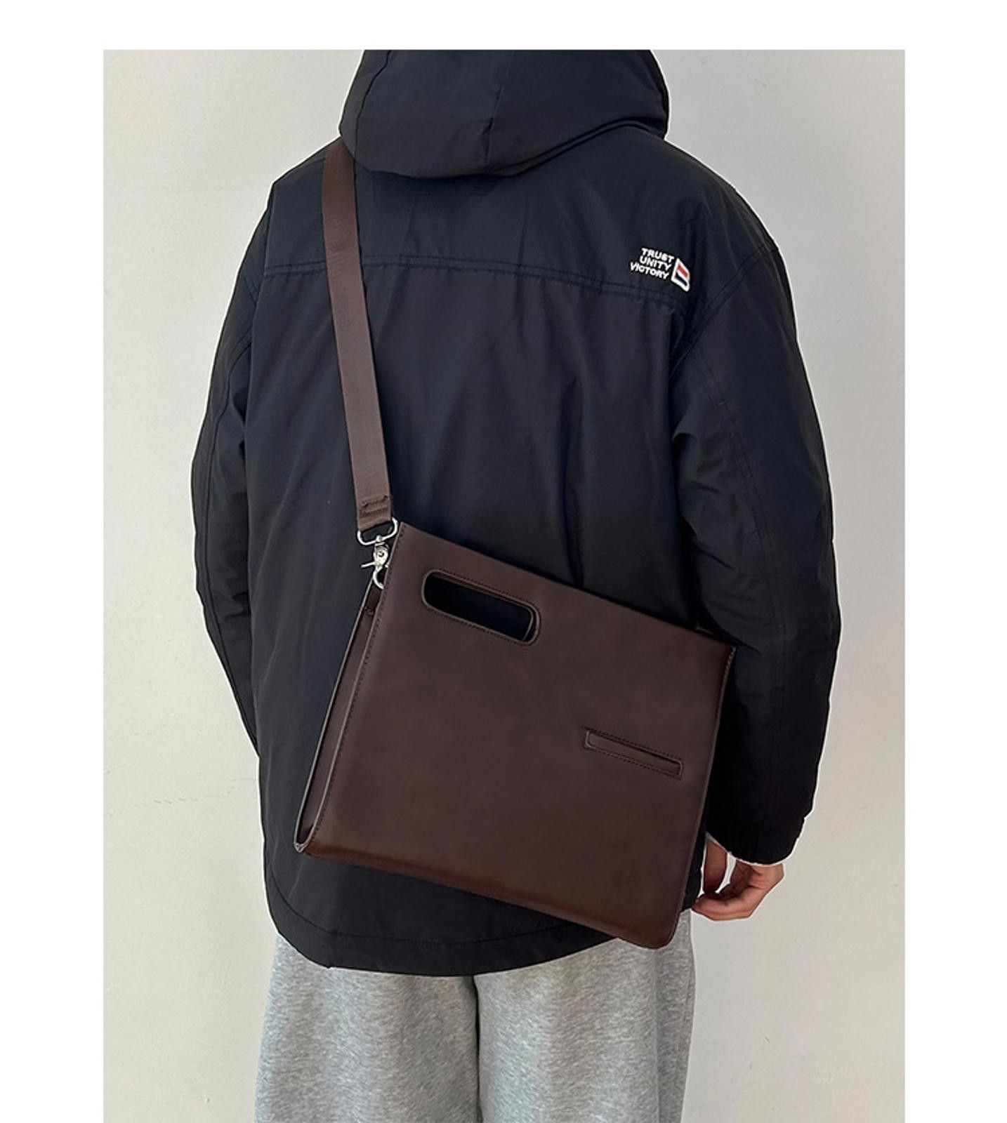 Other Stylish Brown Leather Messenger Bag Size ONE SIZE - 2 Thumbnail